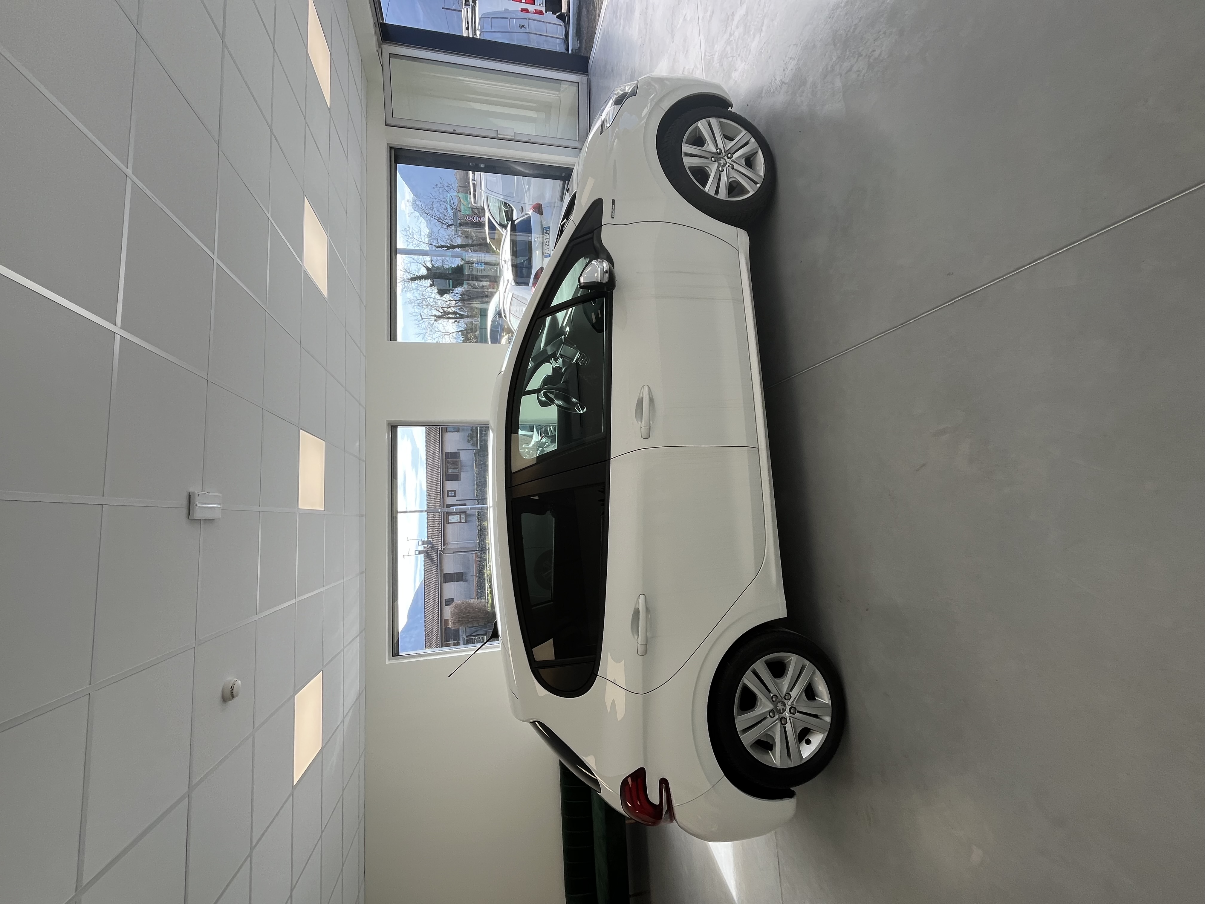 PEUGEOT 208 1.2 ESSENCE