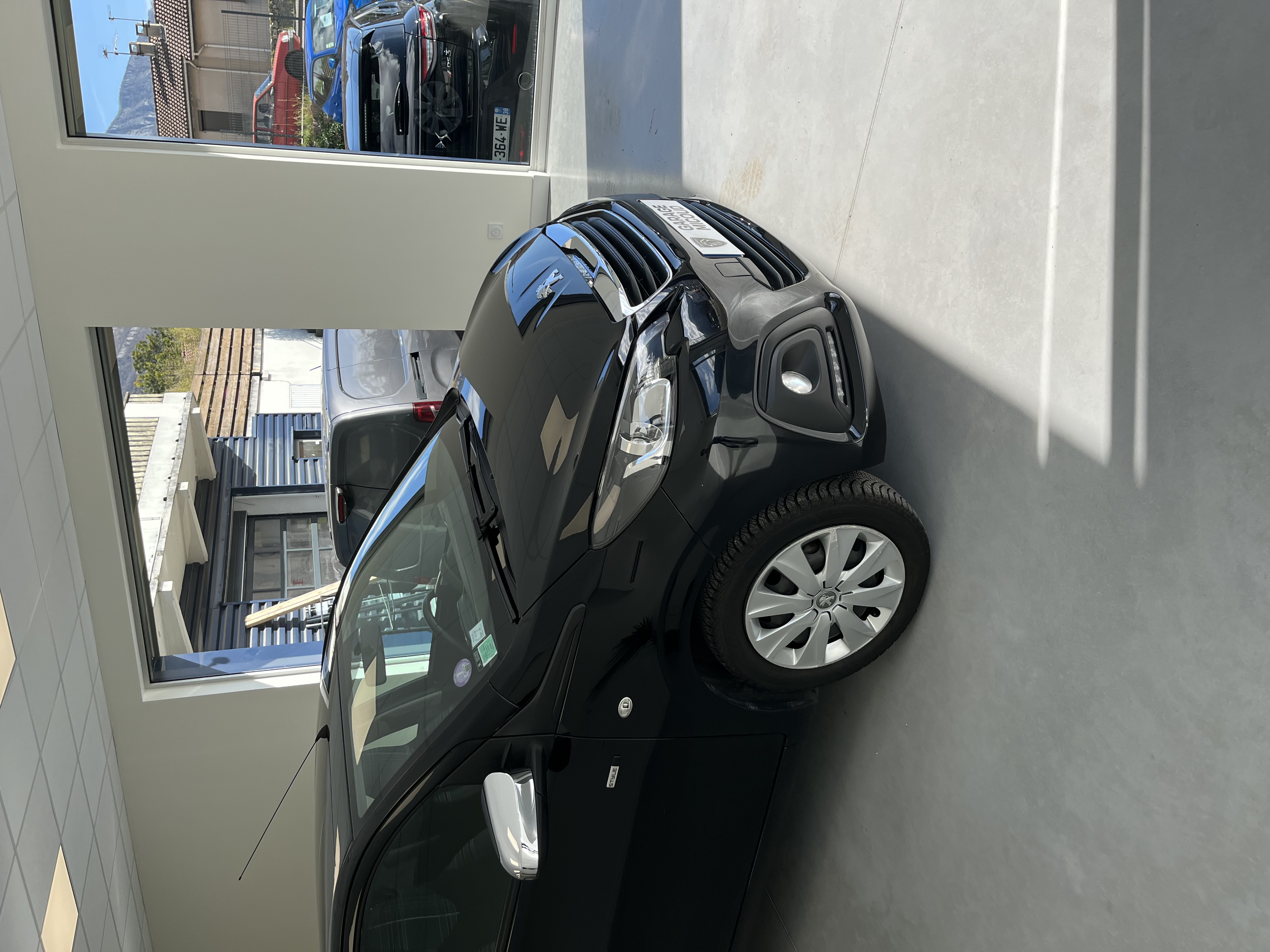 PEUGEOT 108 1.2 ESSENCE NOIR