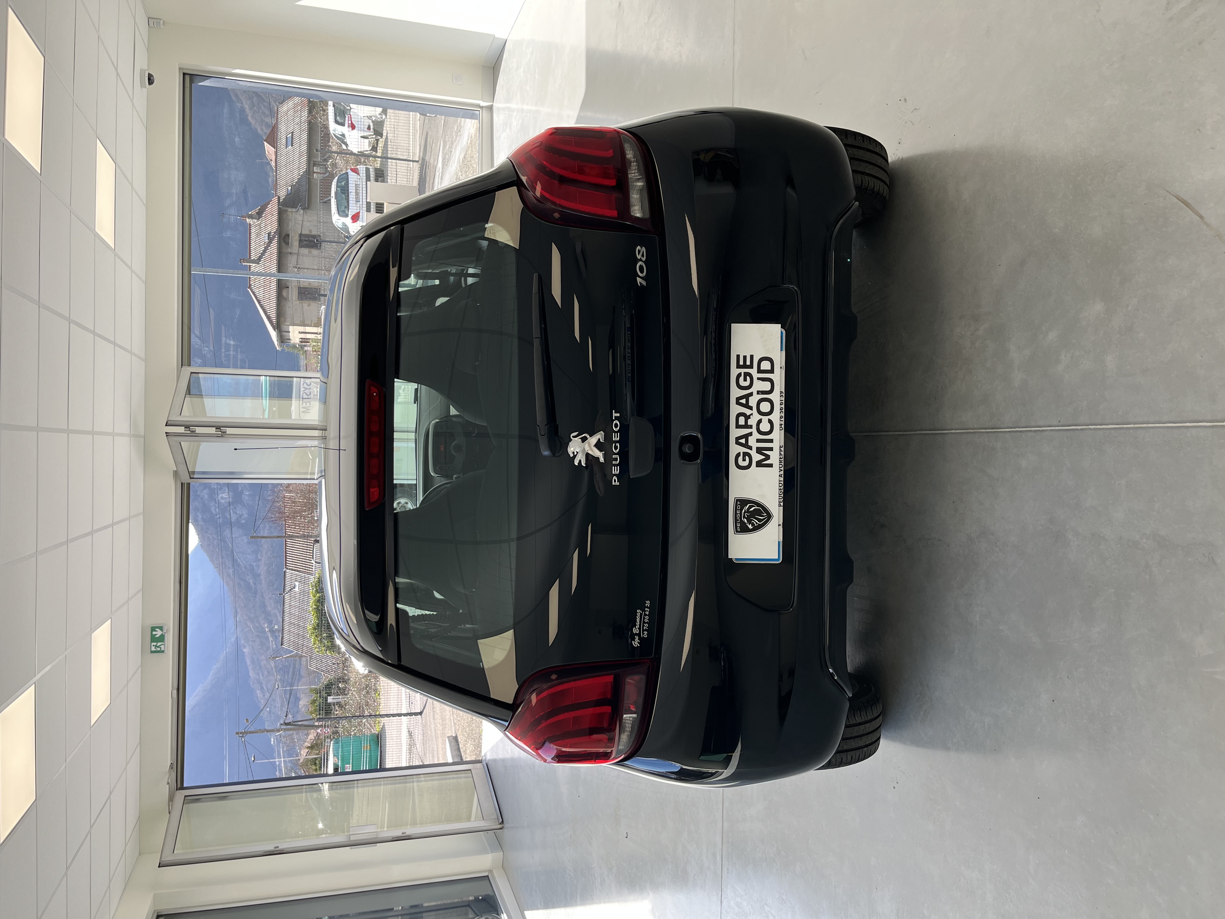 PEUGEOT 108 1.2 ESSENCE NOIR