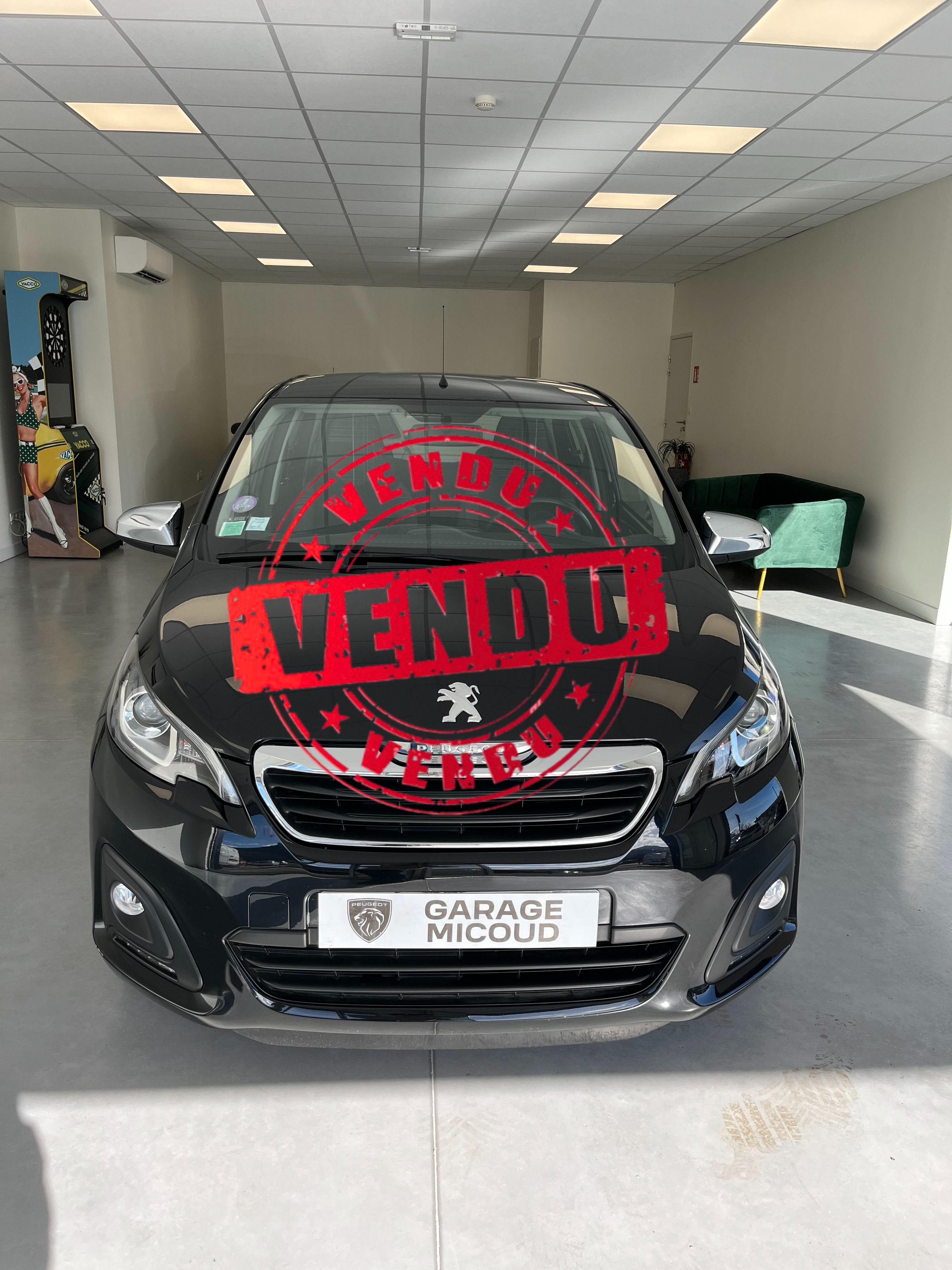 PEUGEOT 108 1.2 ESSENCE NOIR
