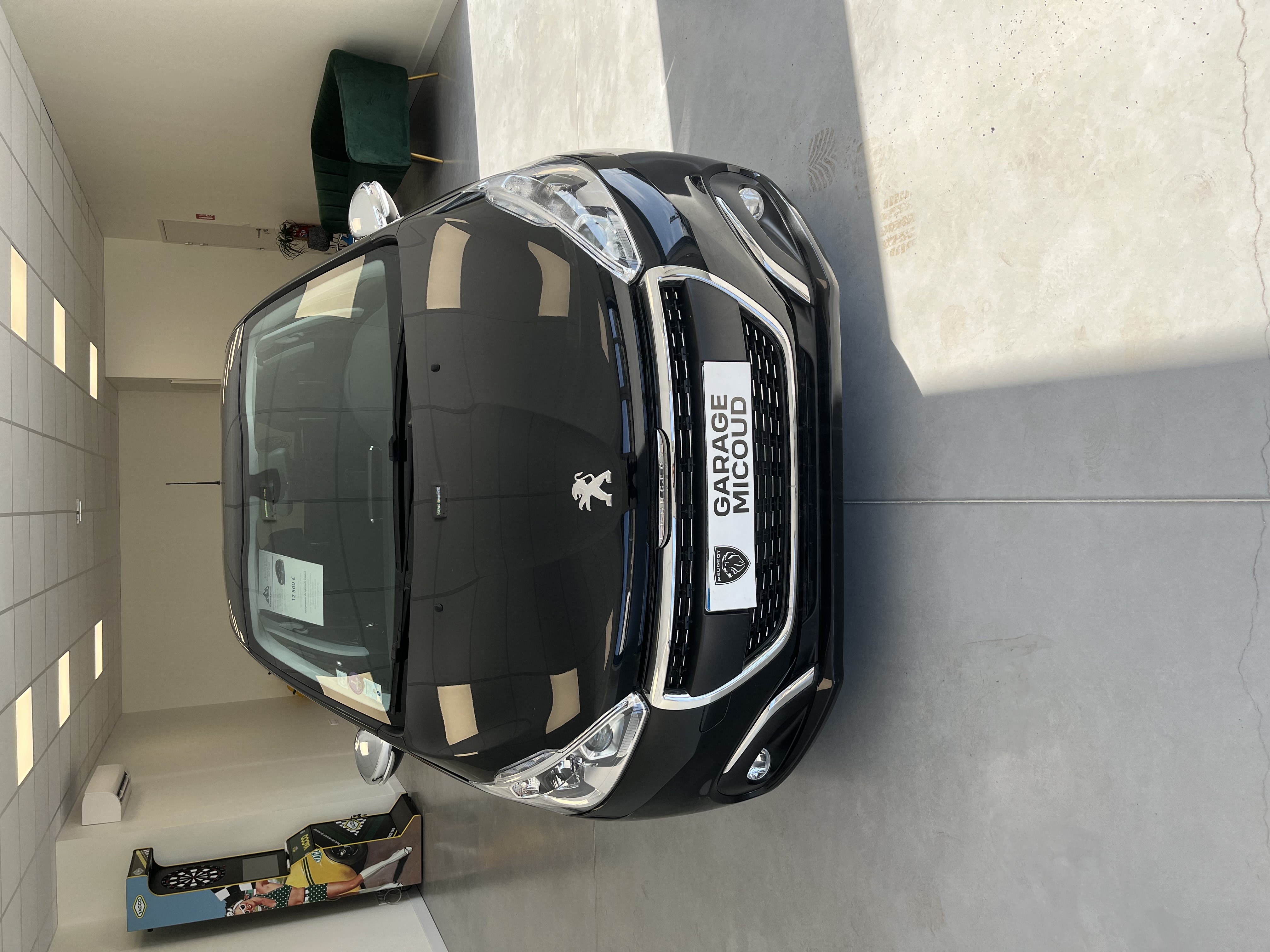 PEUGEOT 208 ESSENCE