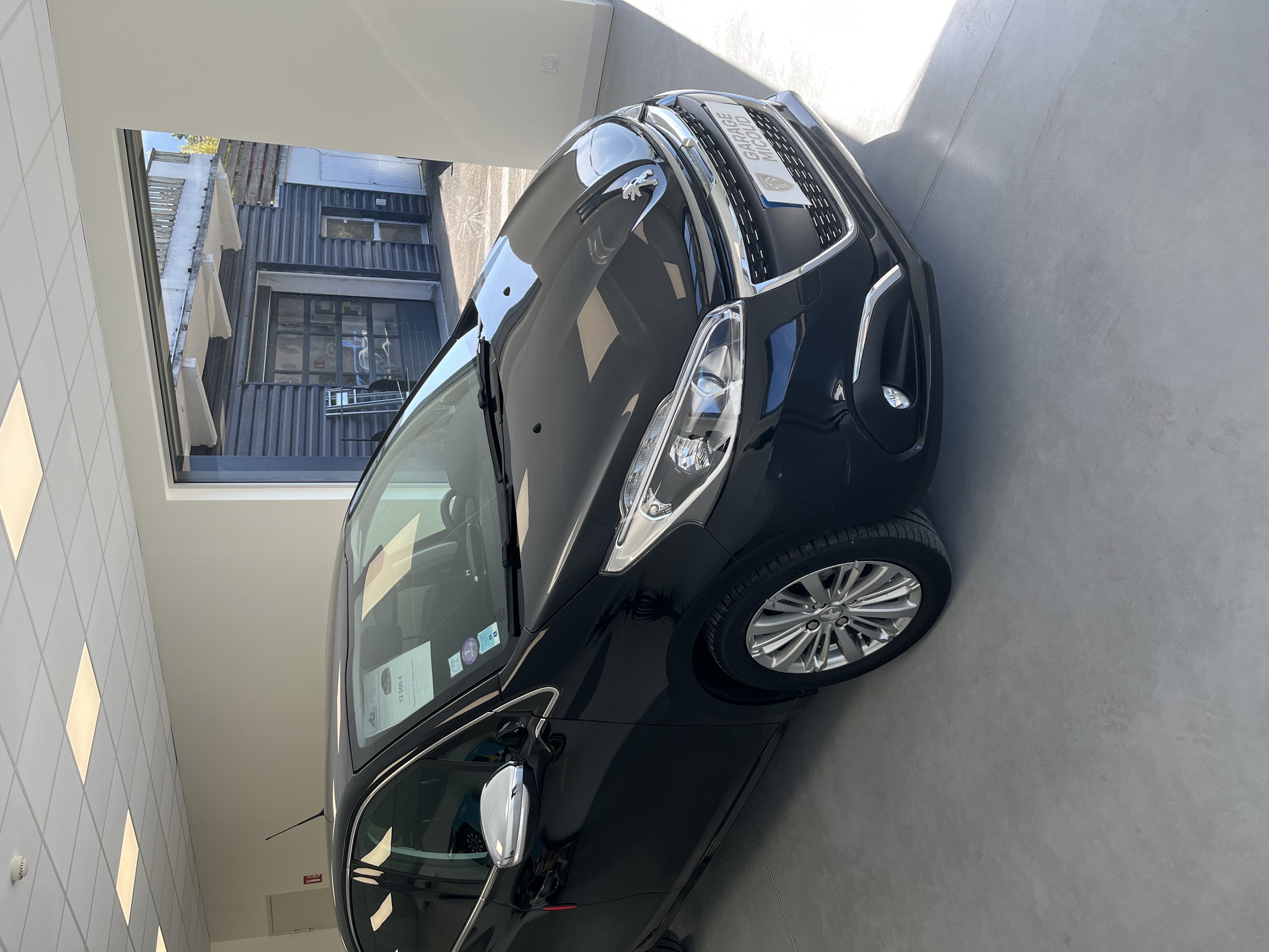 PEUGEOT 208 ESSENCE