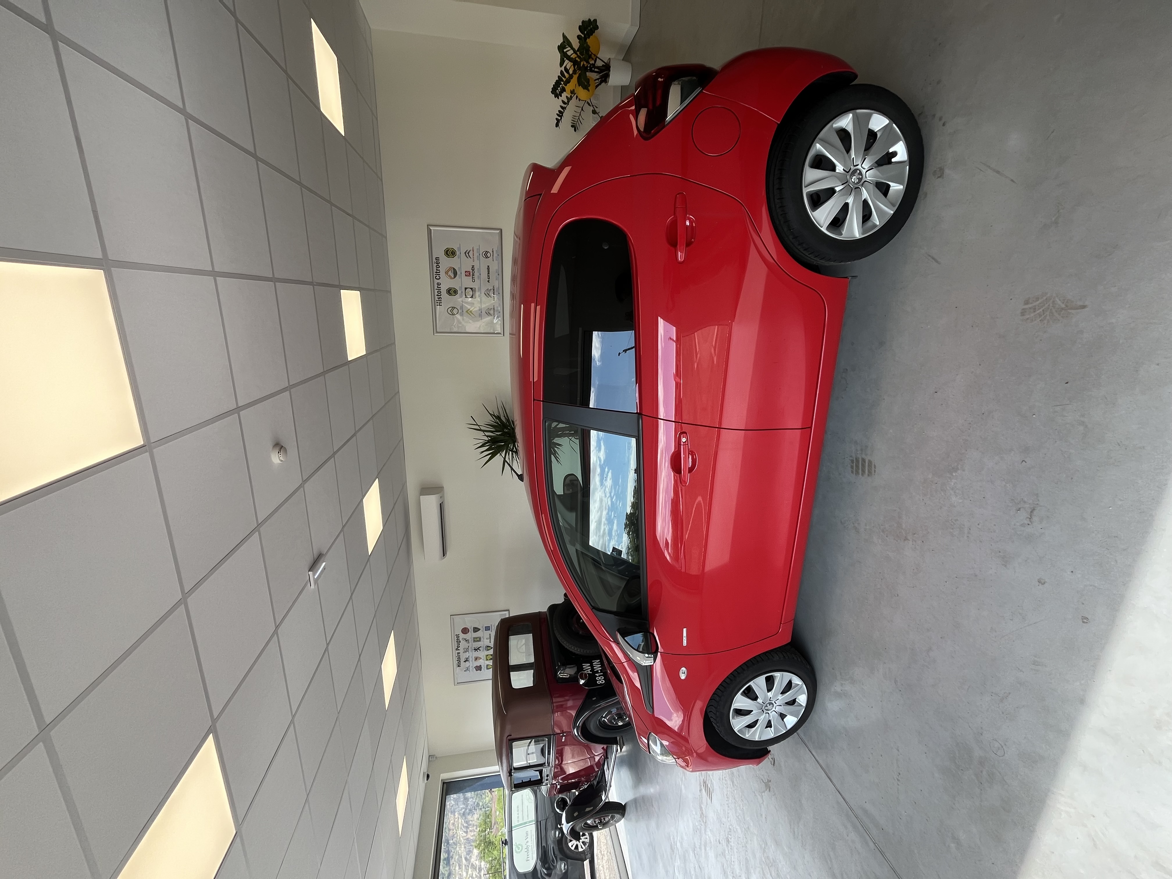 PEUGEOT 108 ESSENCE ROUGE