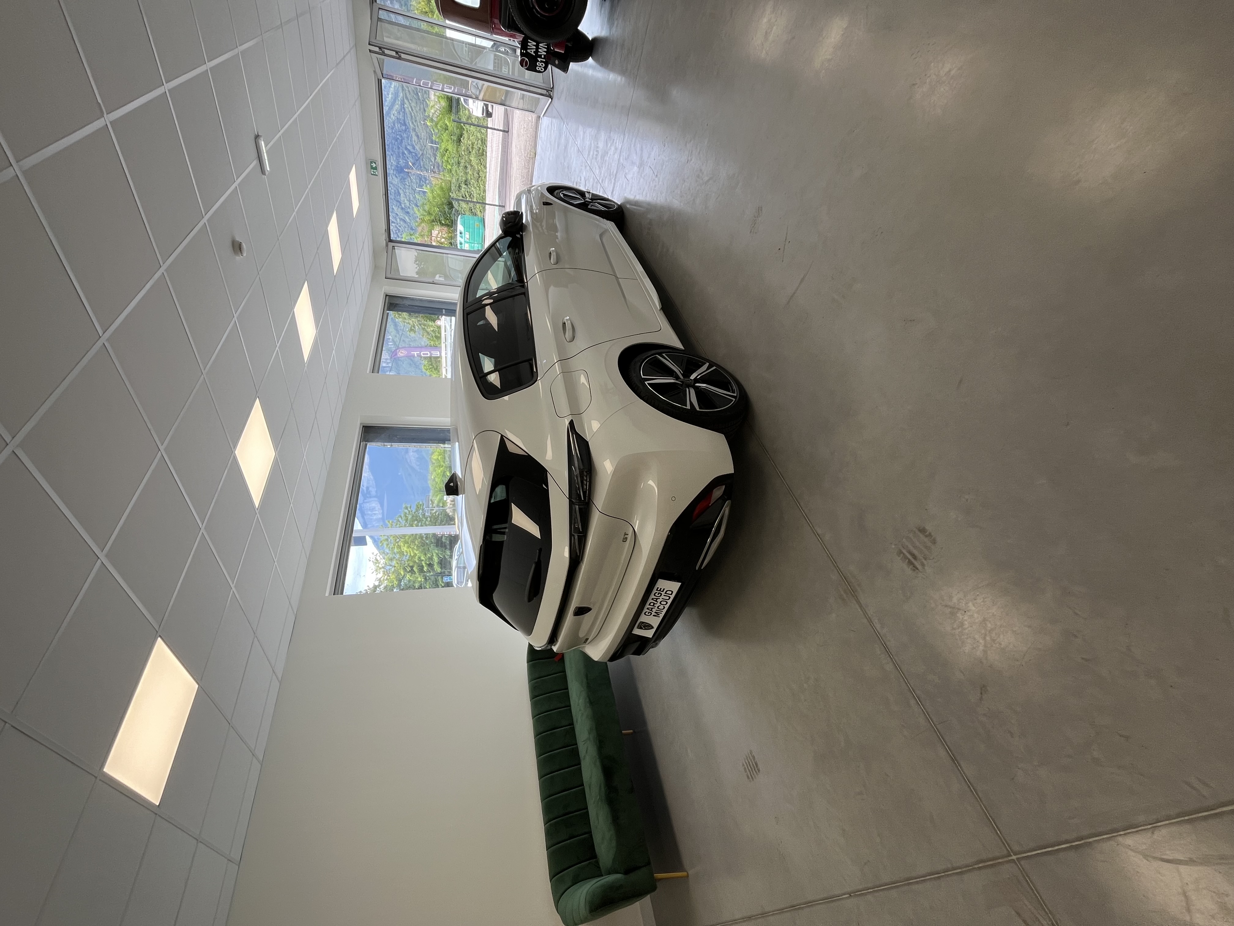 Peugeot 308 ESSENCE BLANC NACRE