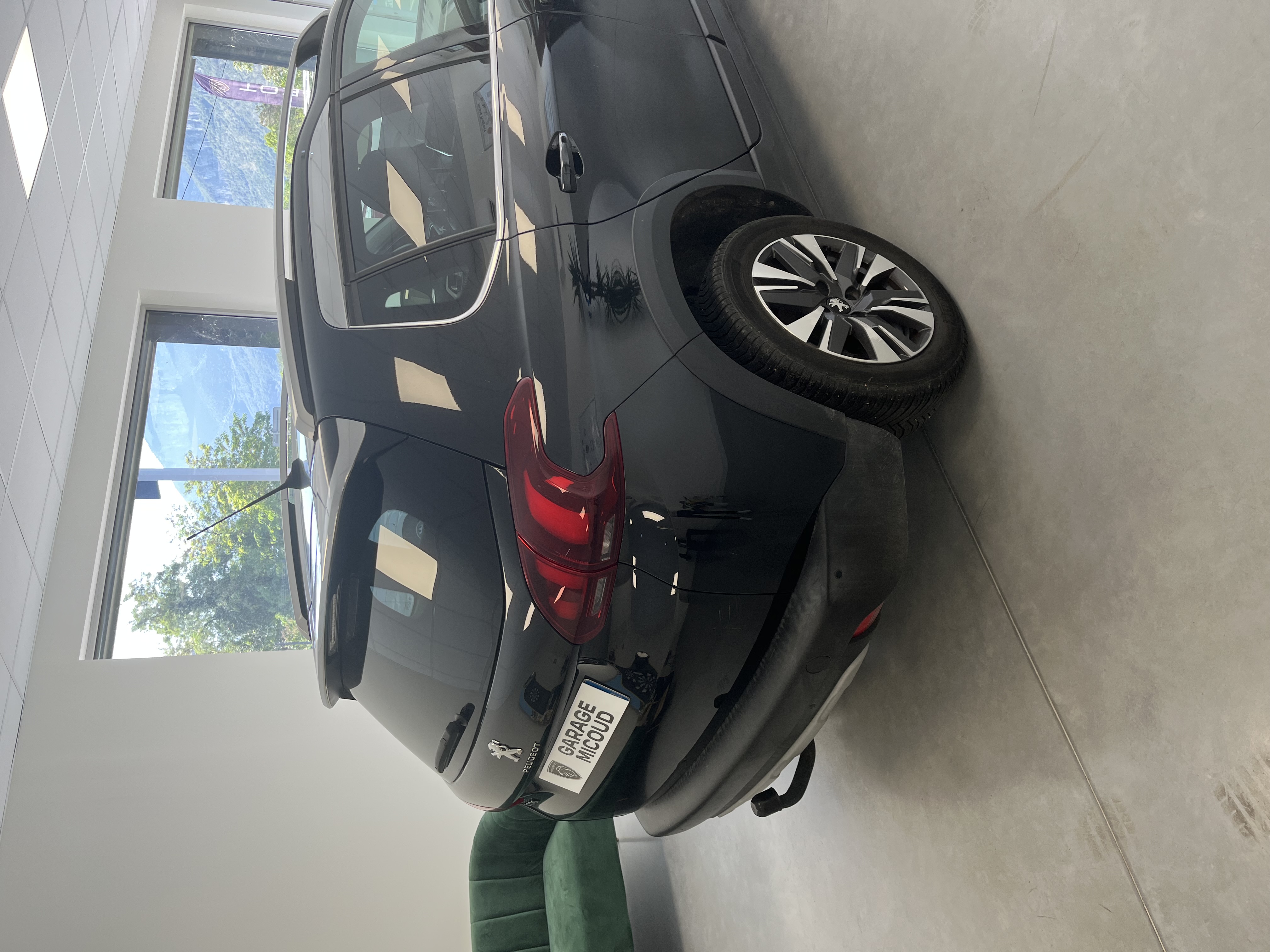 PEUGEOT 2008 ALLURE BUSINESS ESSENCE NOIR