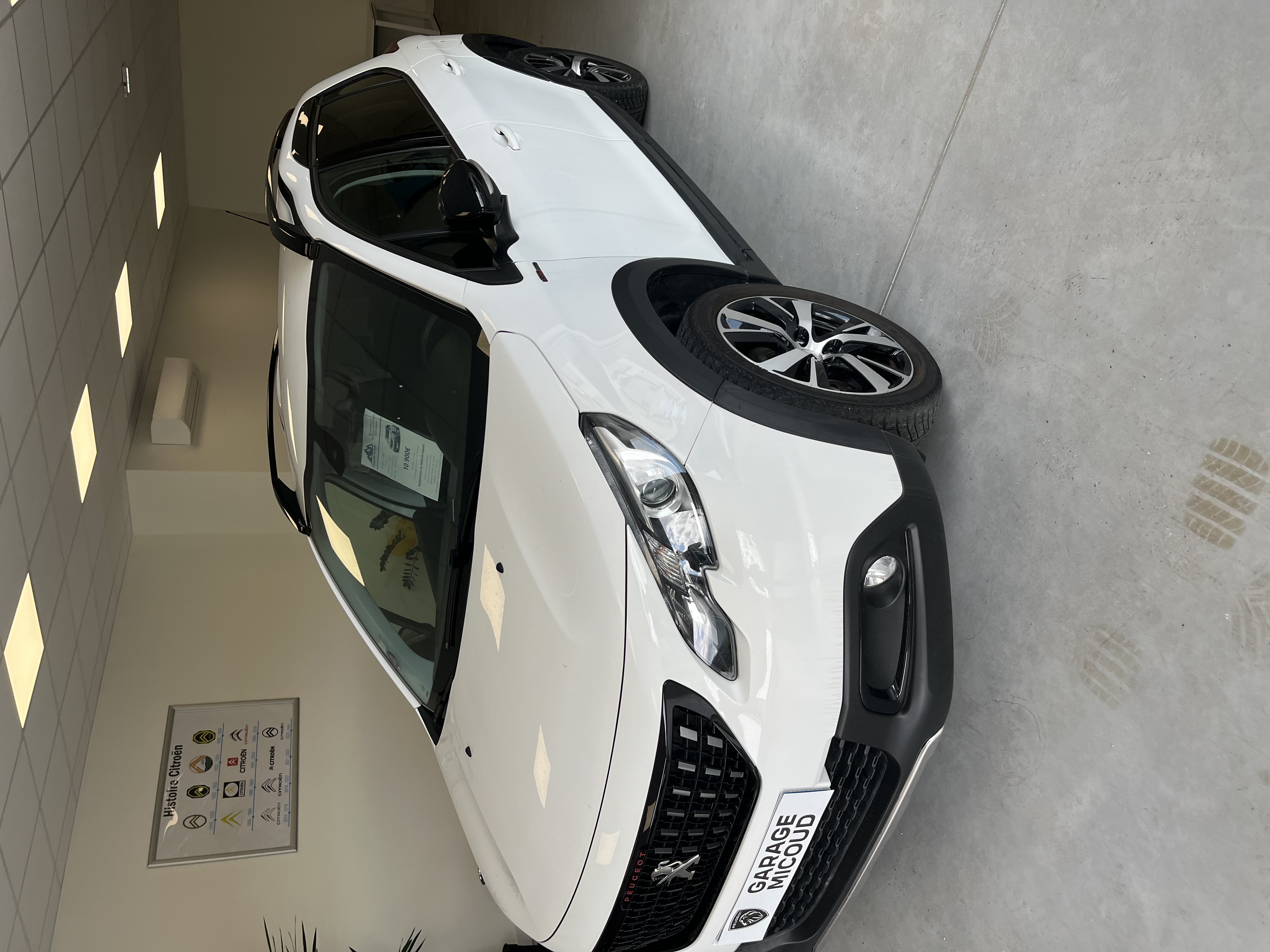 PEUGEOT 2008 GT LINE ESSENCE BLANCHE