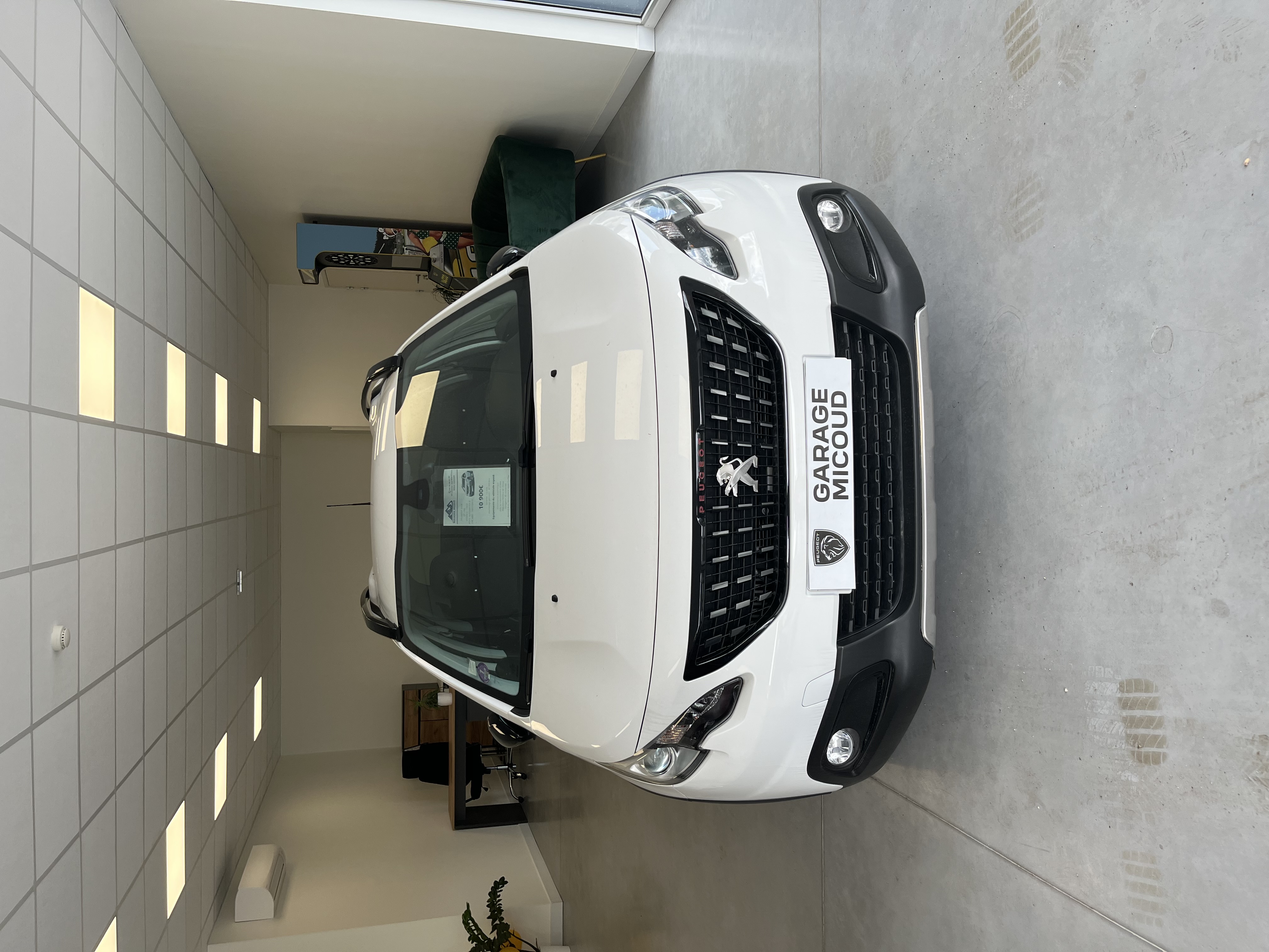 PEUGEOT 2008 GT LINE ESSENCE BLANCHE