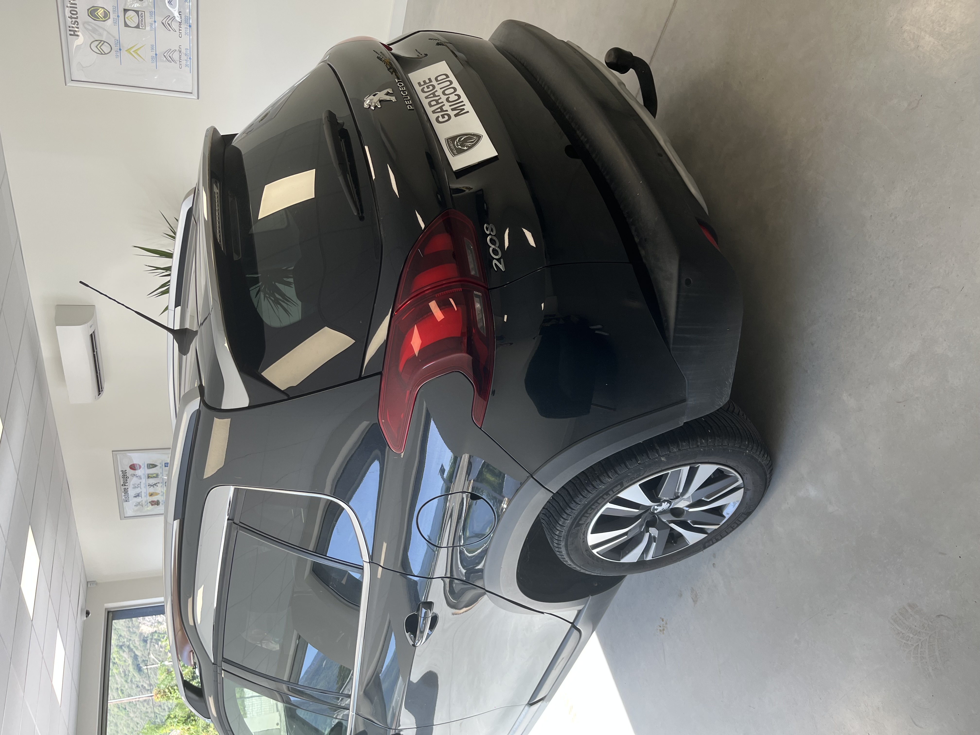 PEUGEOT 2008 ALLURE BUSINESS ESSENCE NOIR