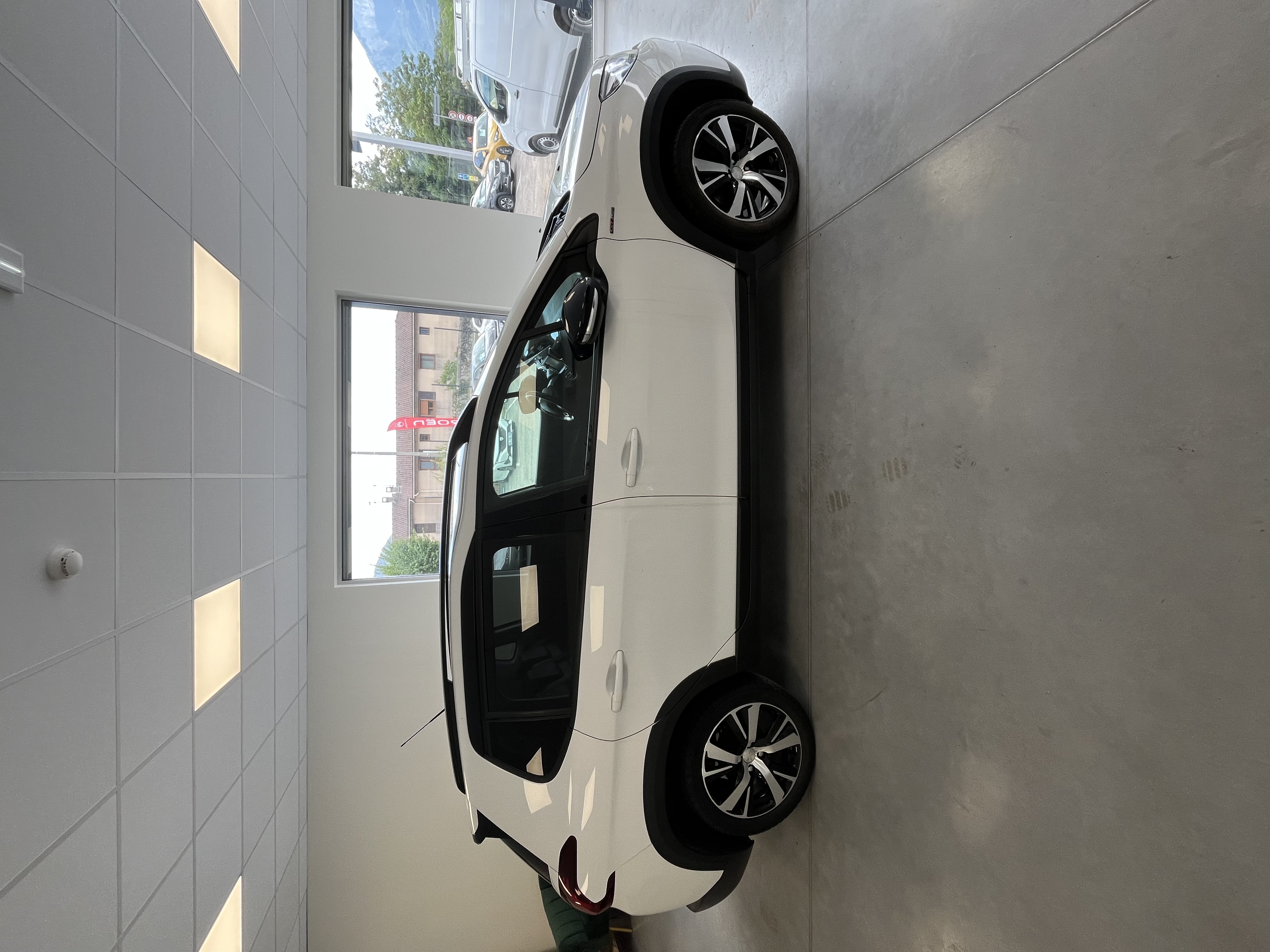 PEUGEOT 2008 GT LINE ESSENCE BLANCHE