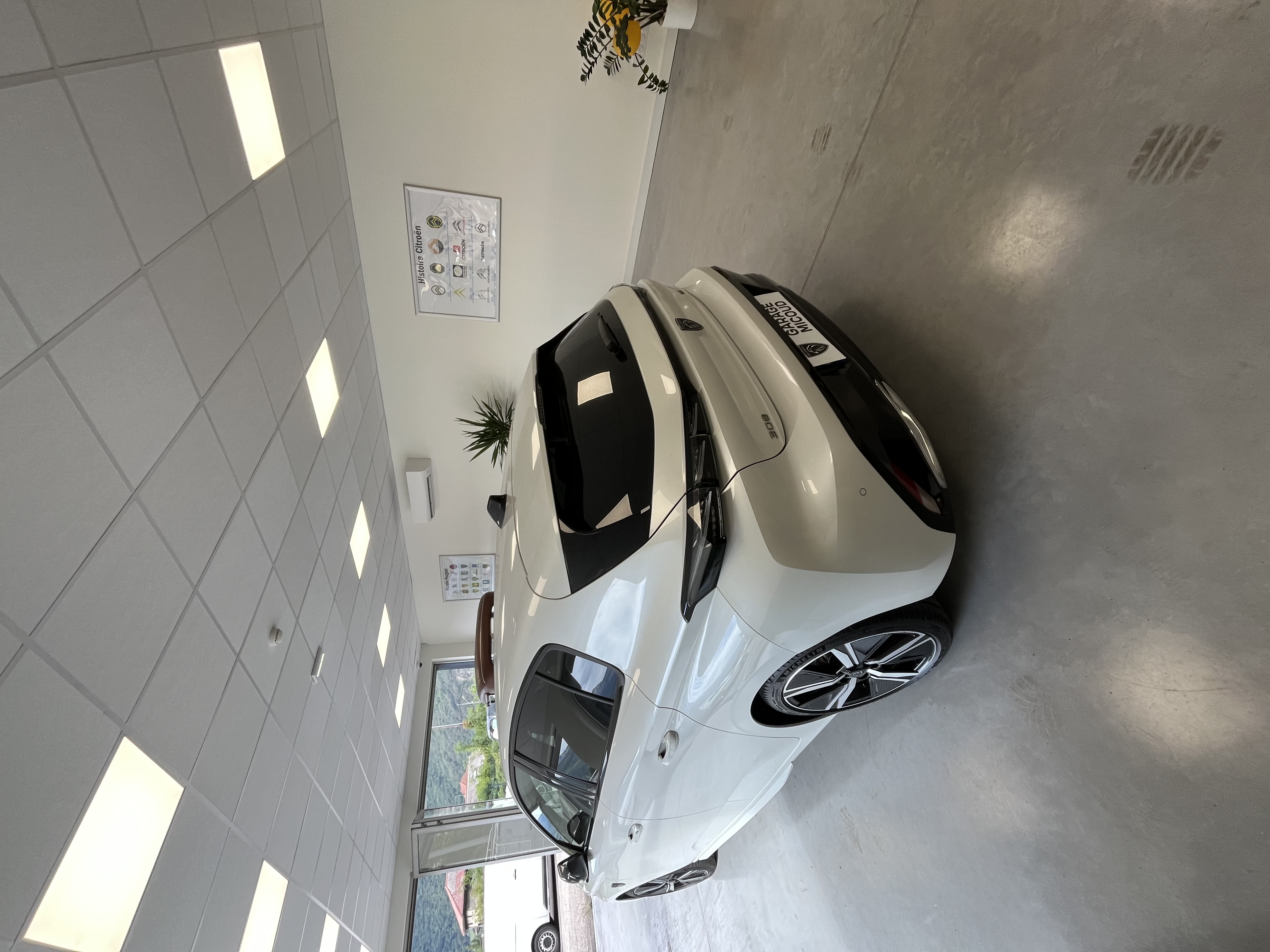 Peugeot 308 ESSENCE BLANC NACRE