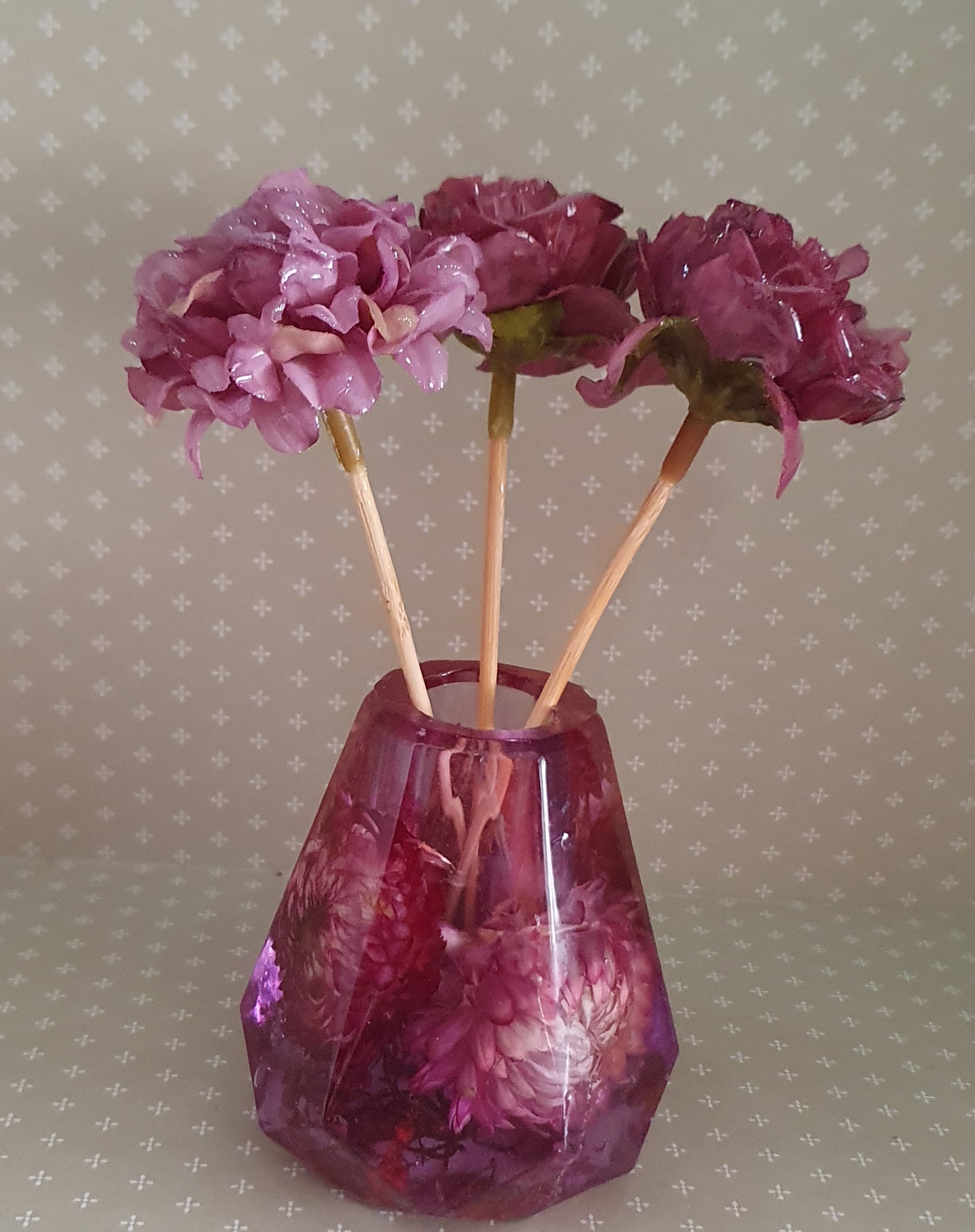 Vaso decorativo com flores artificiais