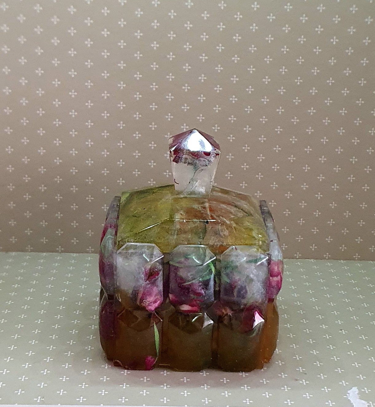 Caixa decorativa de resina