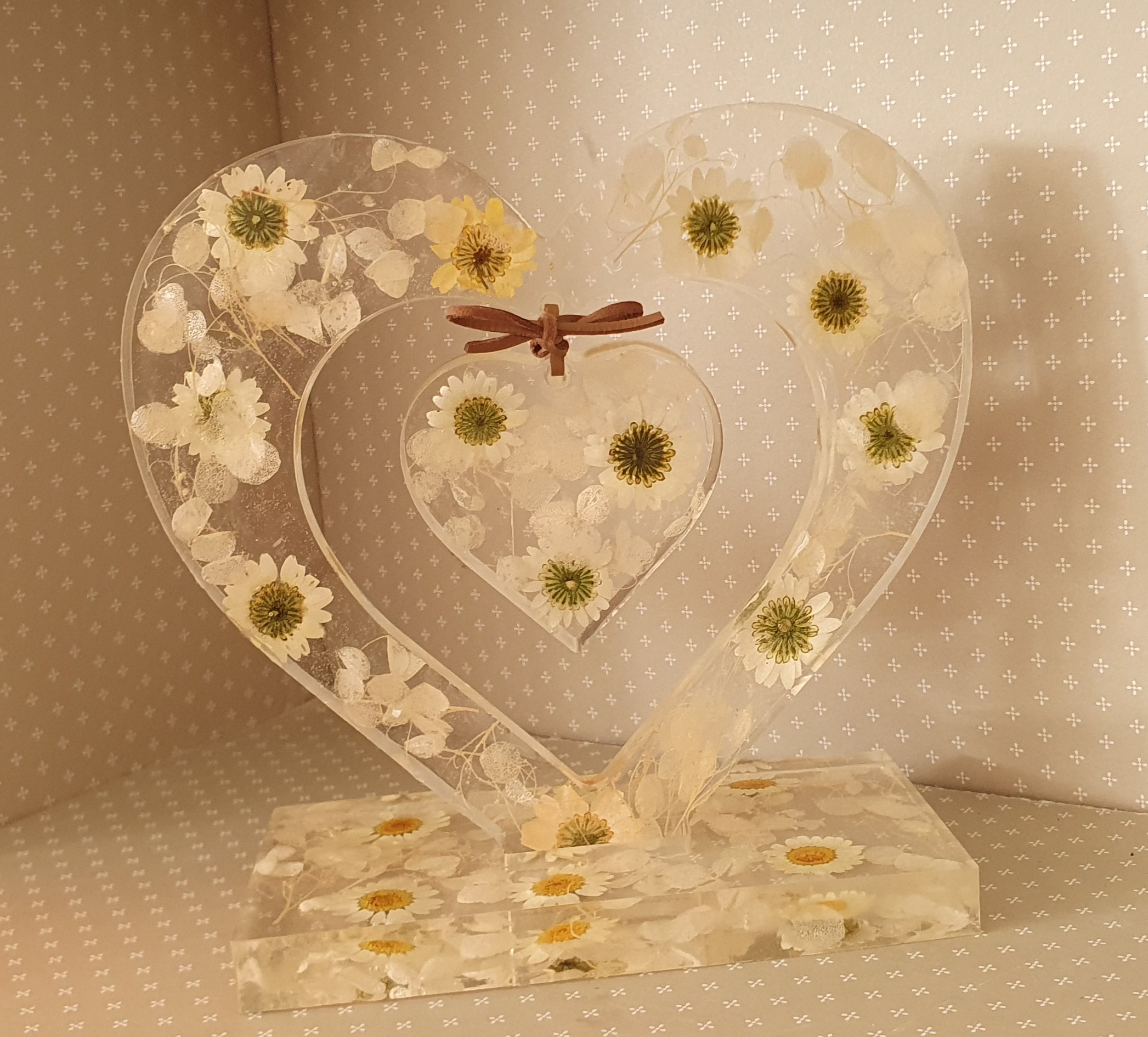 Decoração de coração de resina com flores