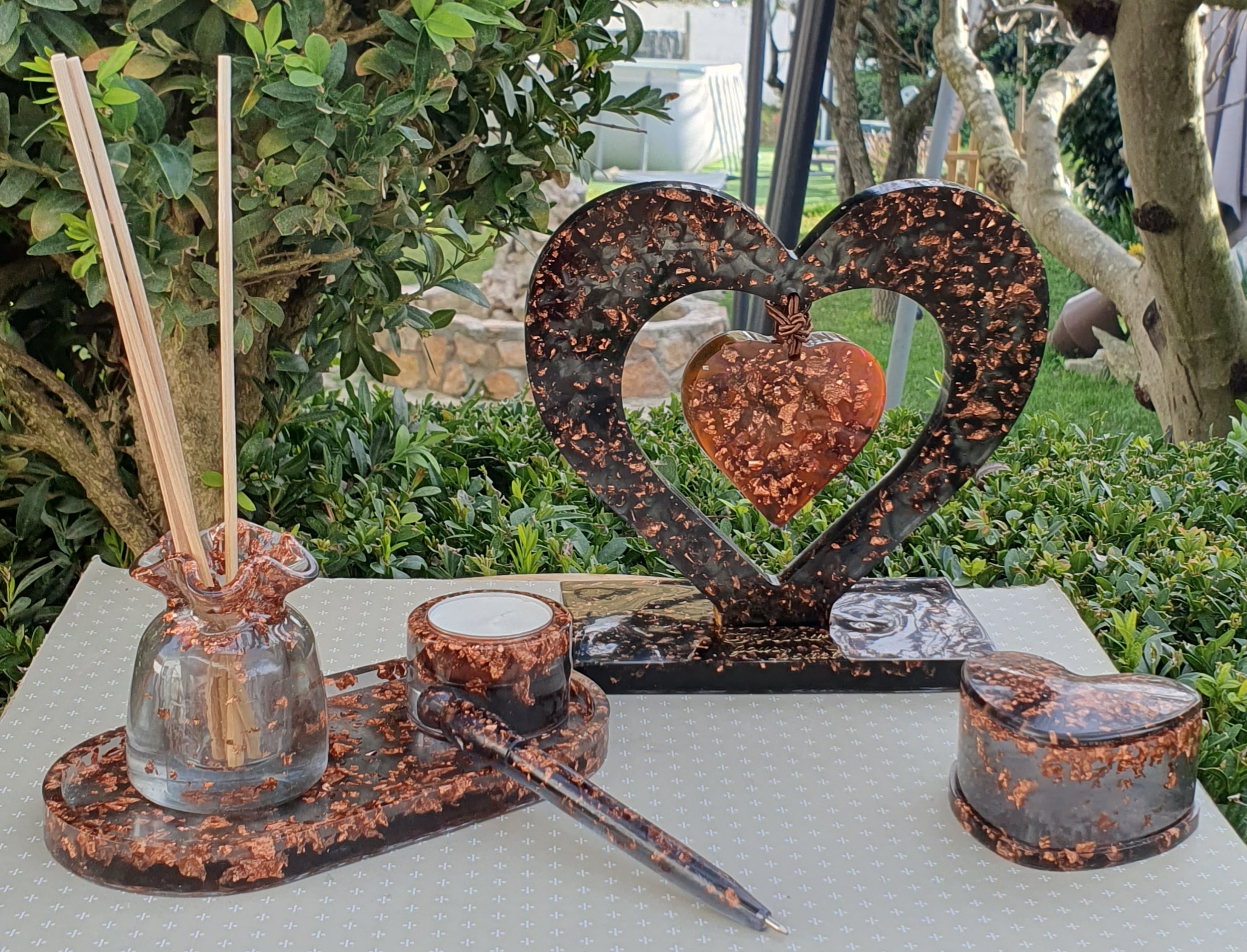 Coração c/suporte em resina epoxi e folha ouro