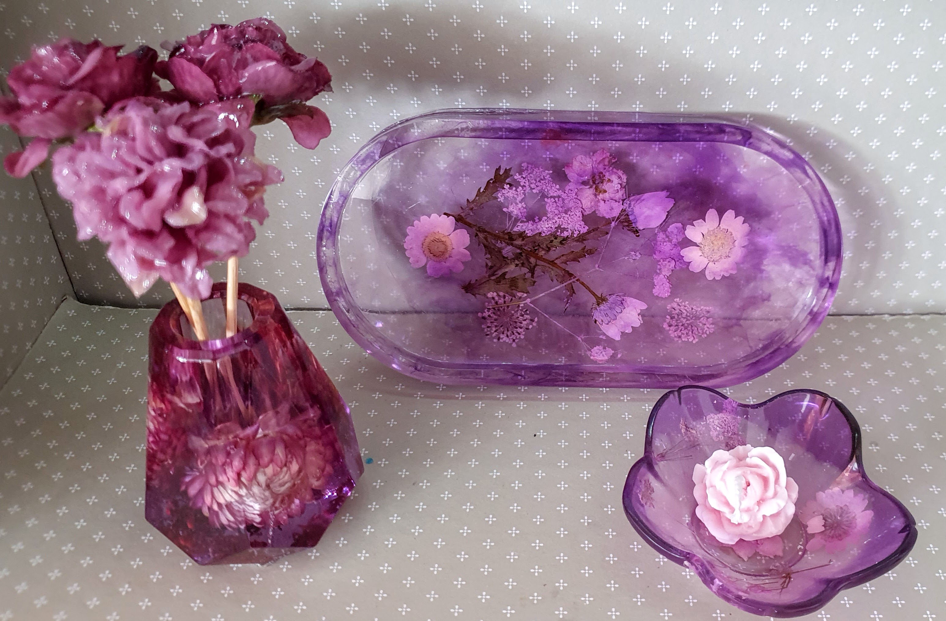 Vaso decorativo com flores artificiais