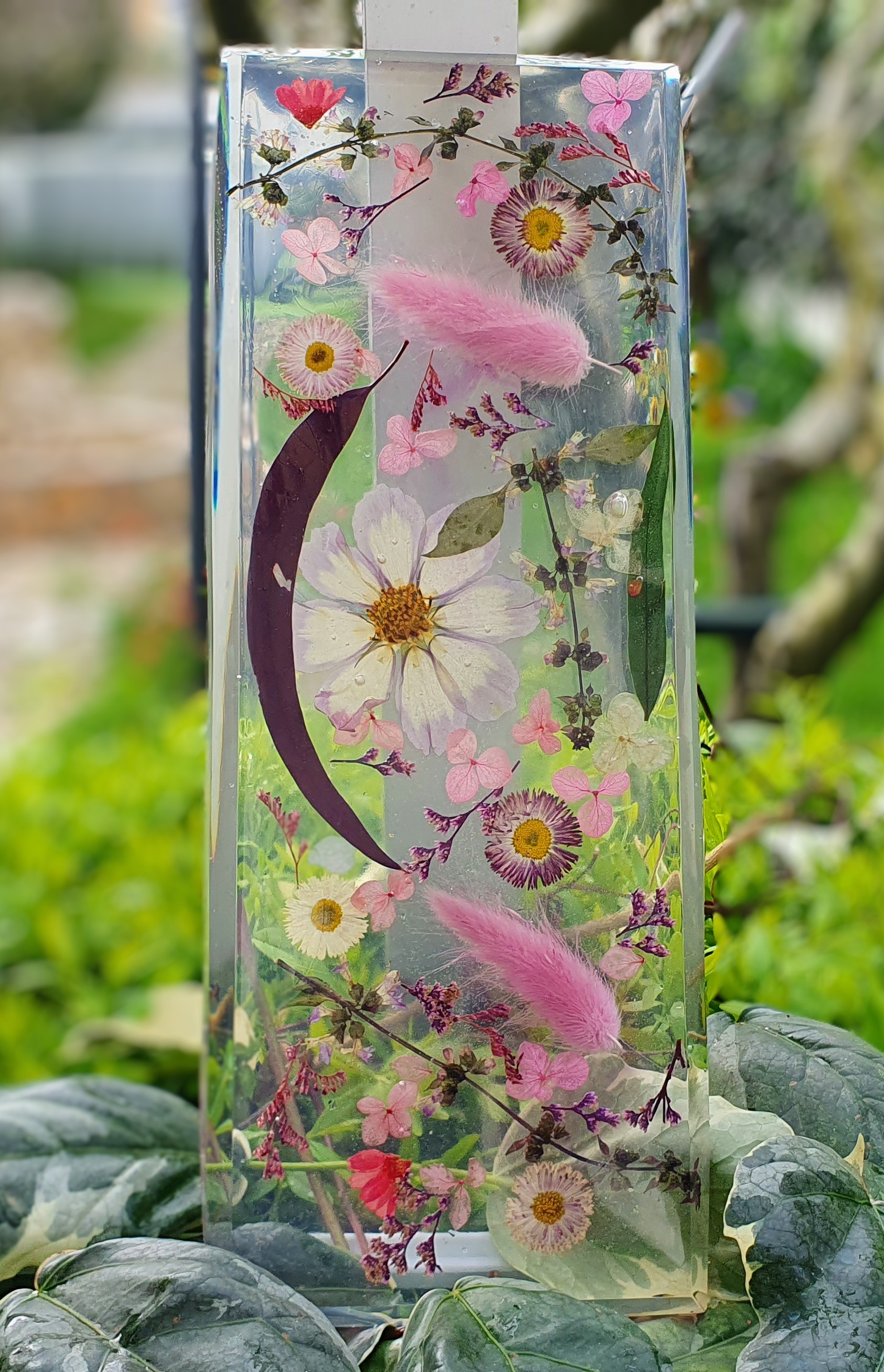 Tabuleiro artesanal de resina e flores naturais preservadas