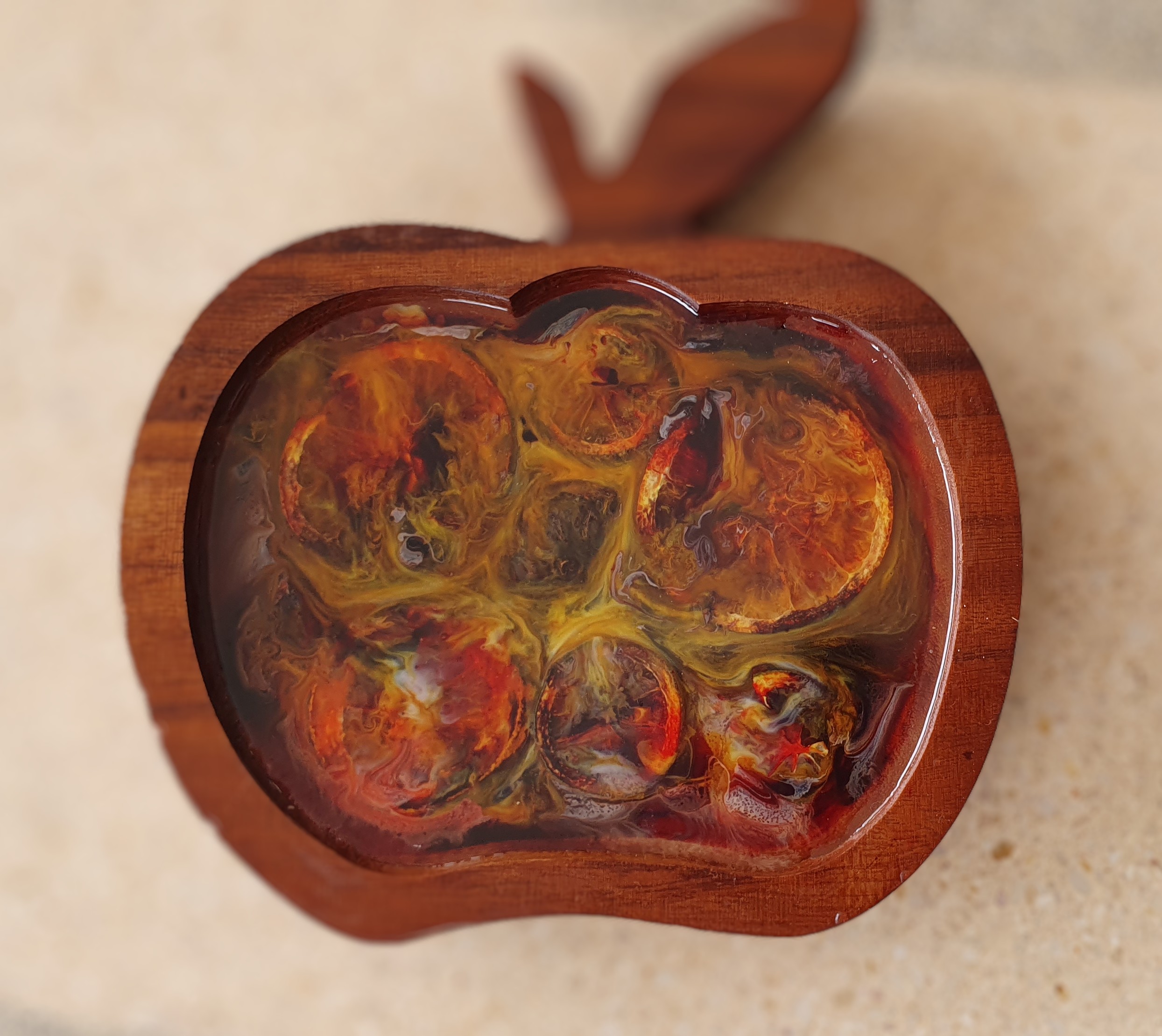 Pintura em Resina com Suporte de Madeira