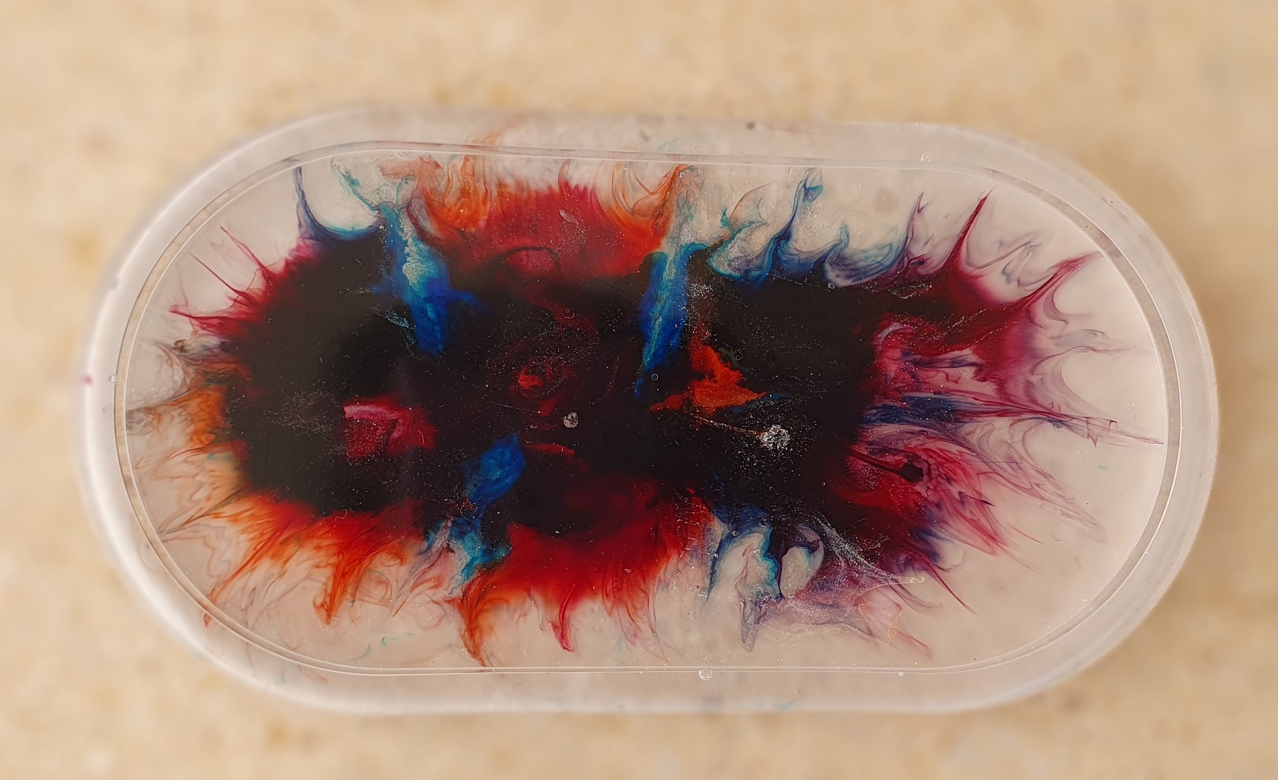 Tabuleiro de Resina com Arte Abstrata