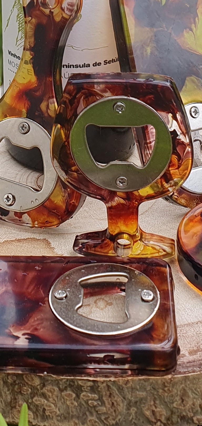 Abre garrafas artesanal apresentado em vários modelos