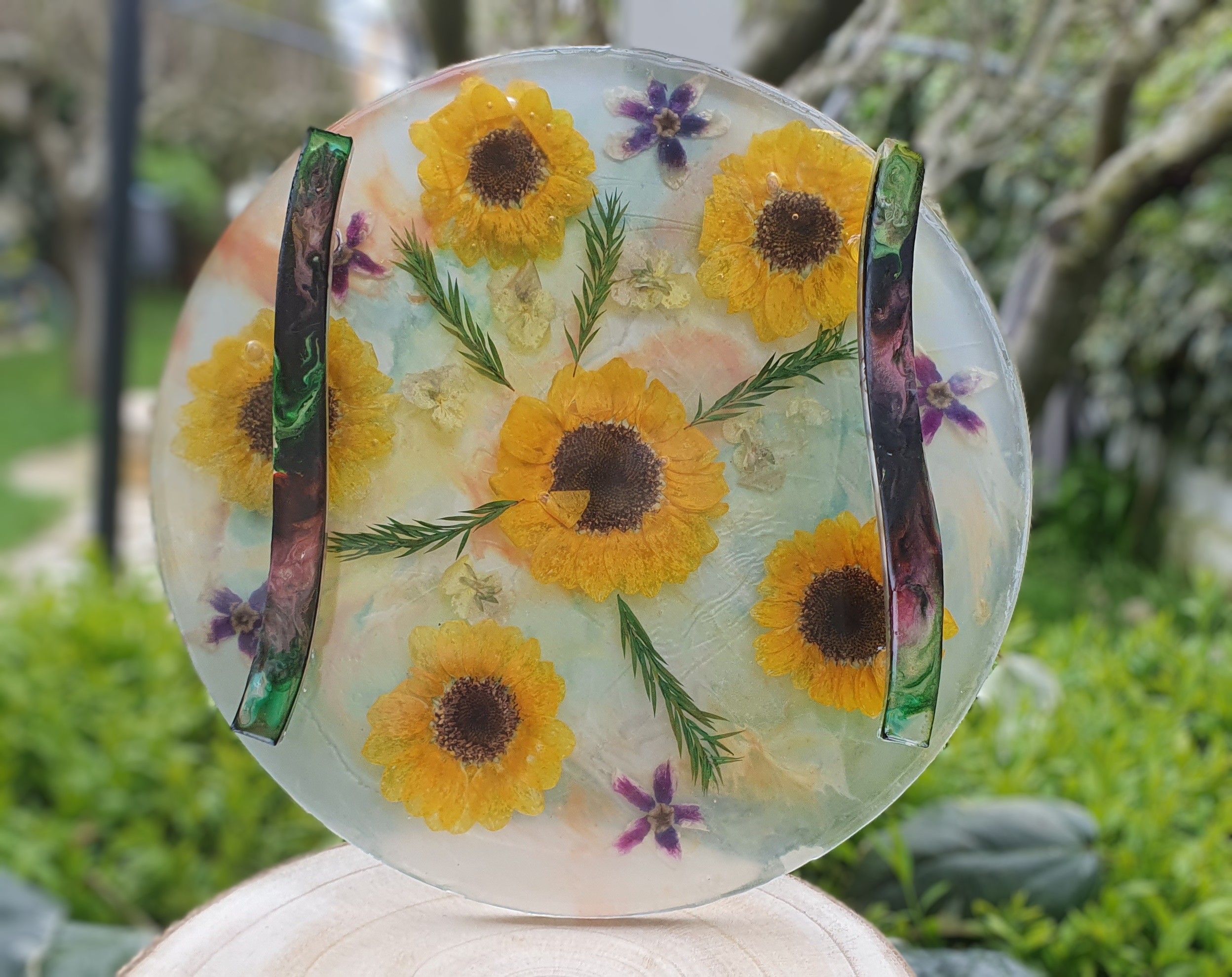 Prato decorativo com flores prensadas