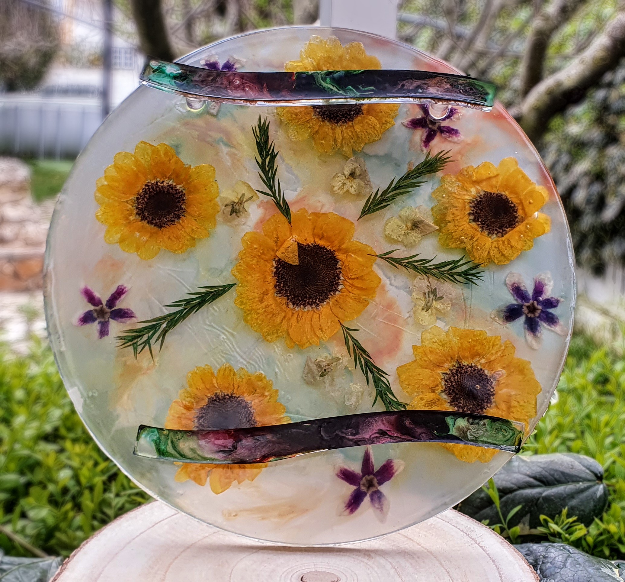 Prato decorativo com flores prensadas