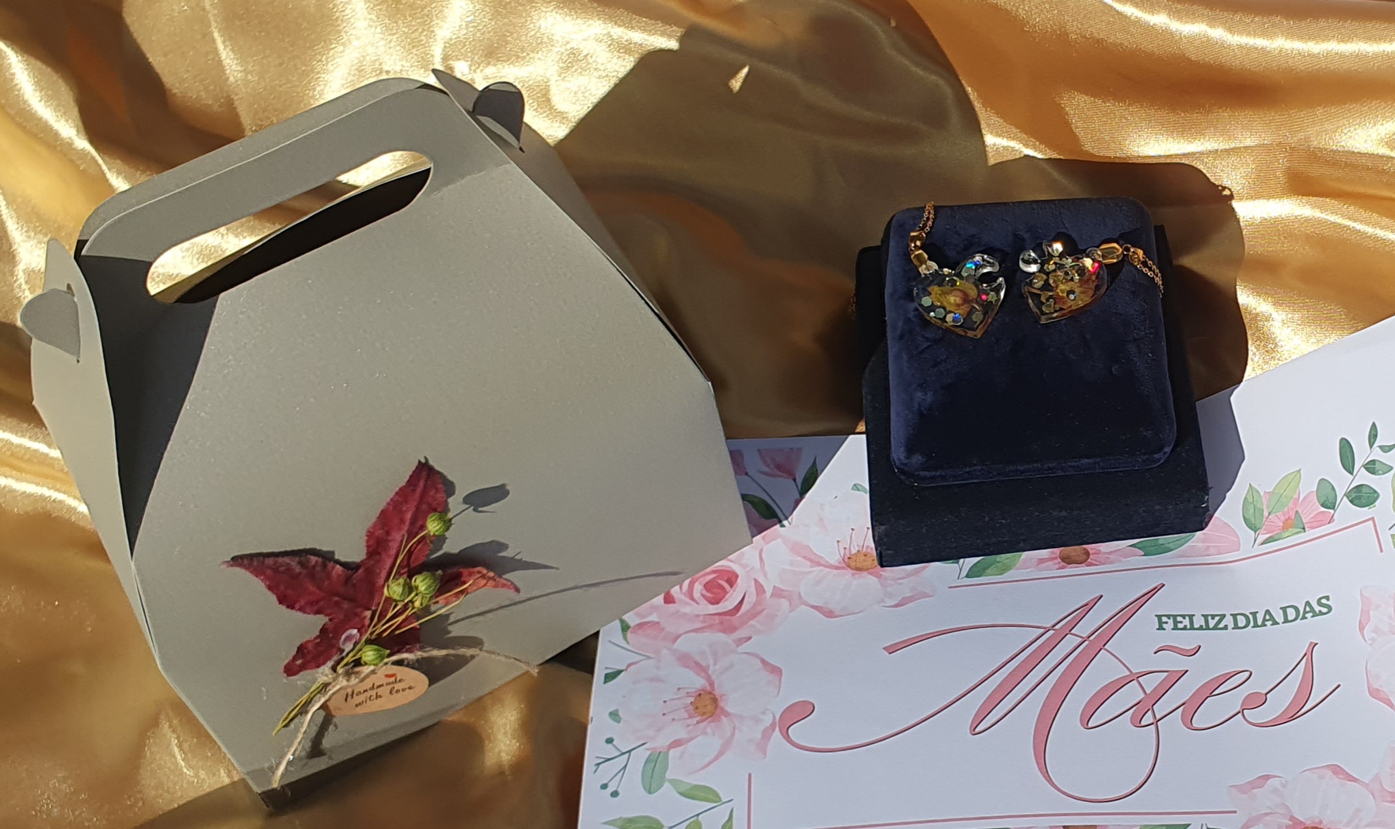 Colar com pingentes de coração