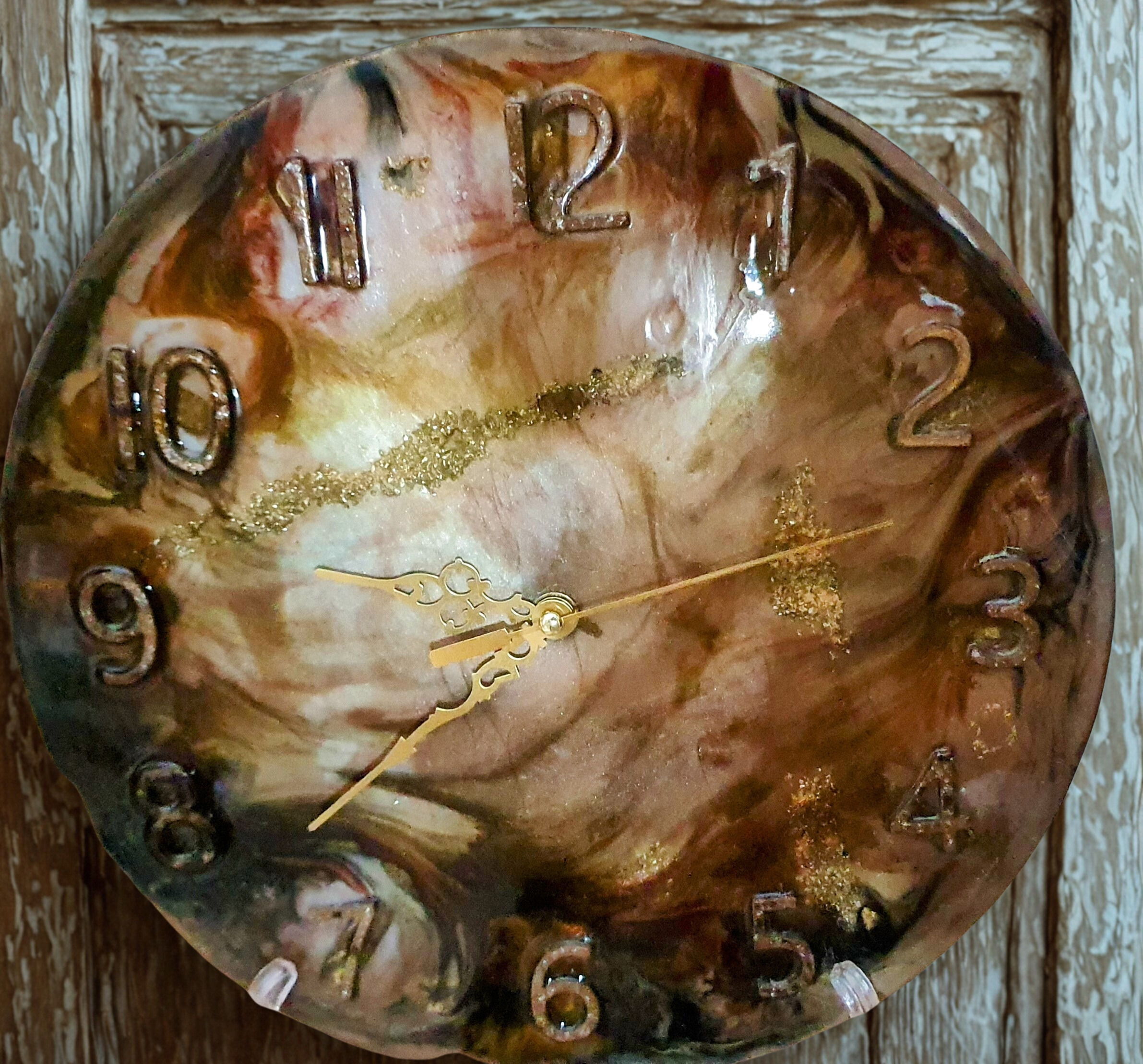 Relógio de parede artesanal em resina