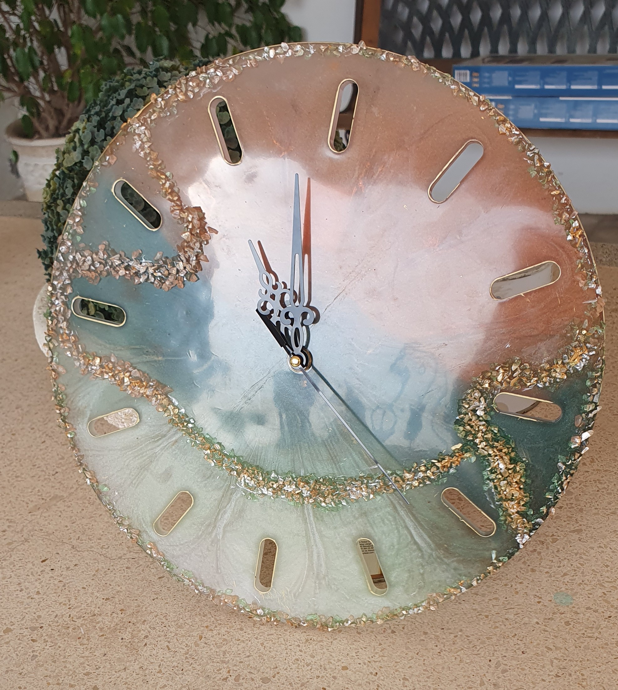 Relógio de parede artesanal em resina