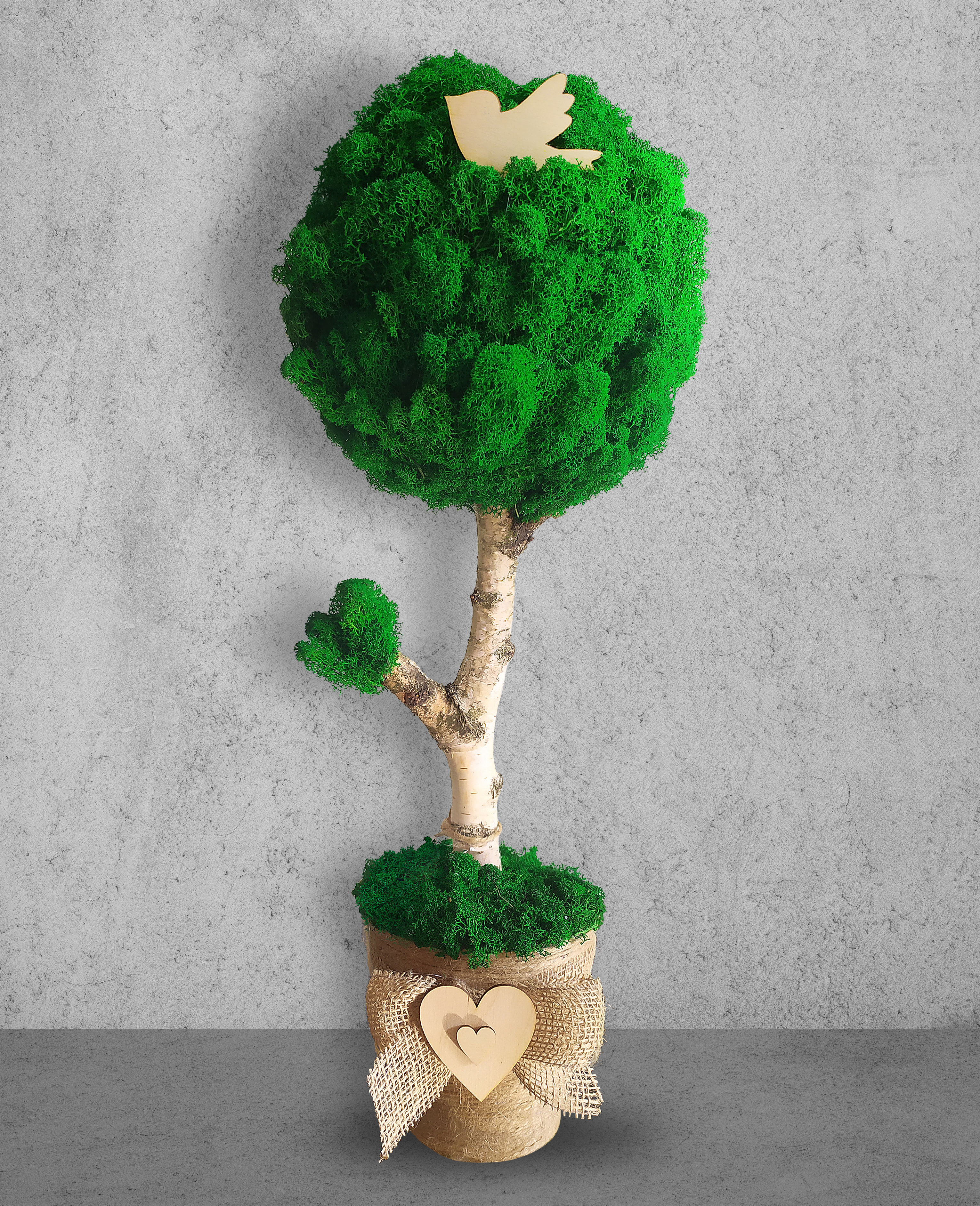 Duże drzewko z mchu w jutowej donicy