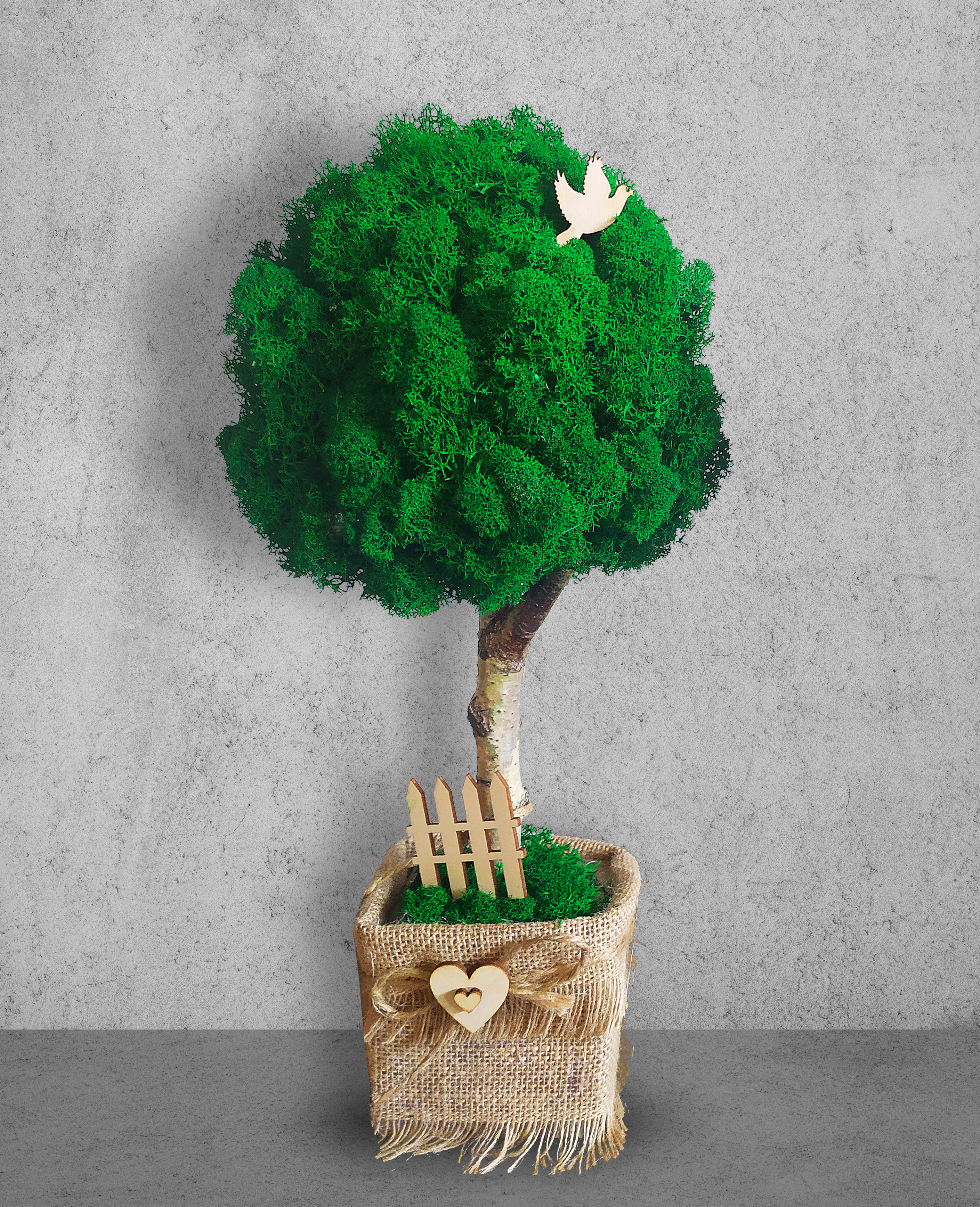 Drzewko z mchu w kwadratowej doniczce