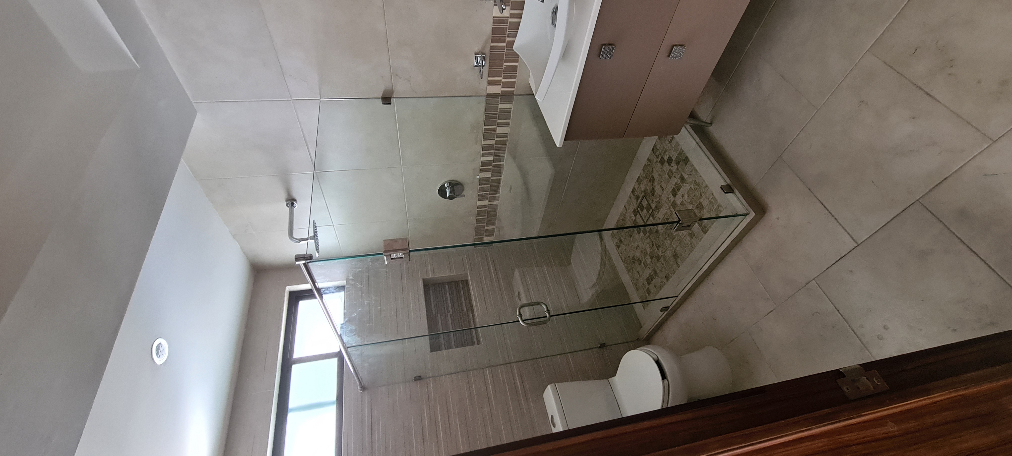 Canceles para baño y Barandales de cristal templado