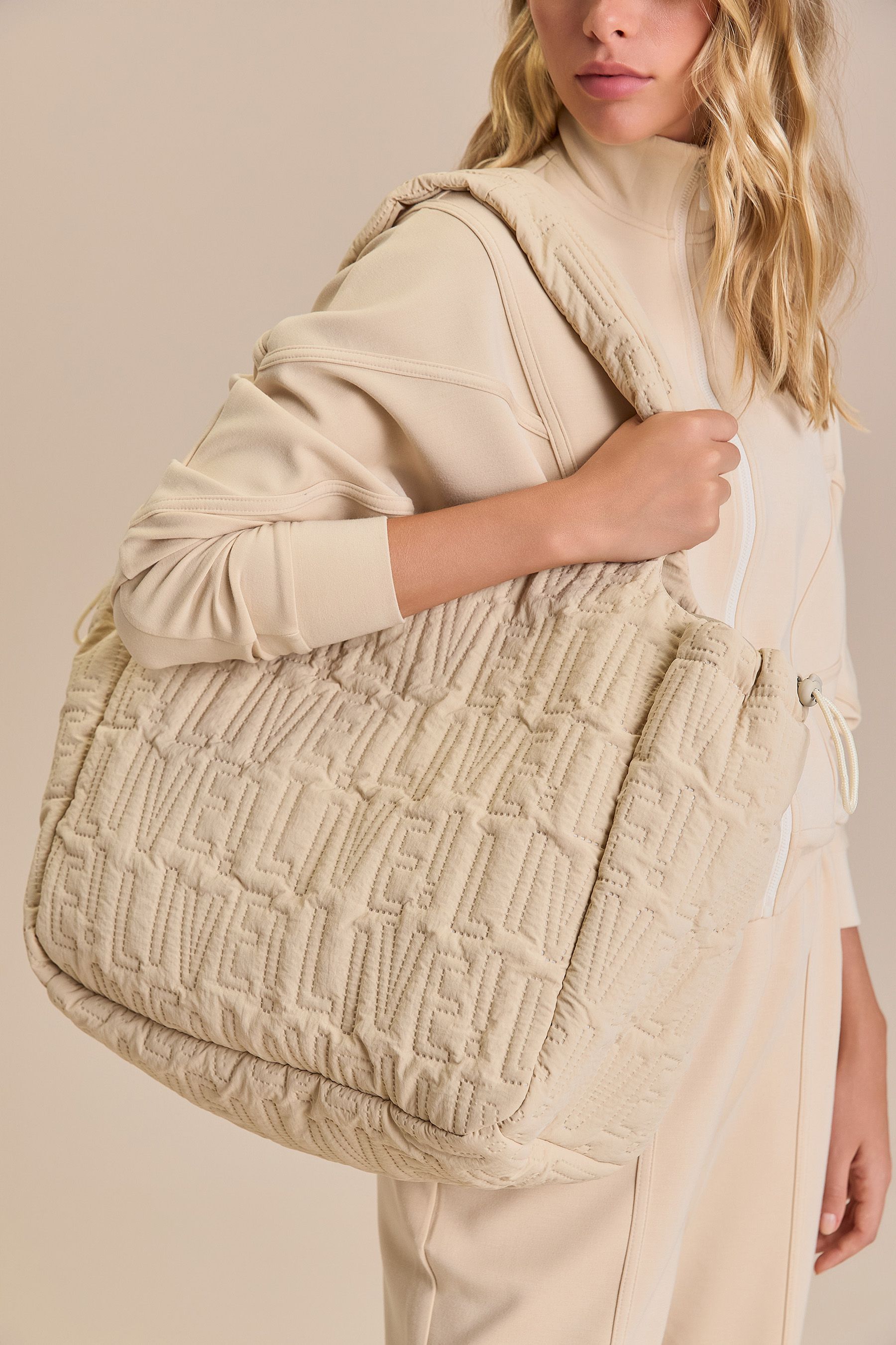 Signature LIVE! Bag Tote