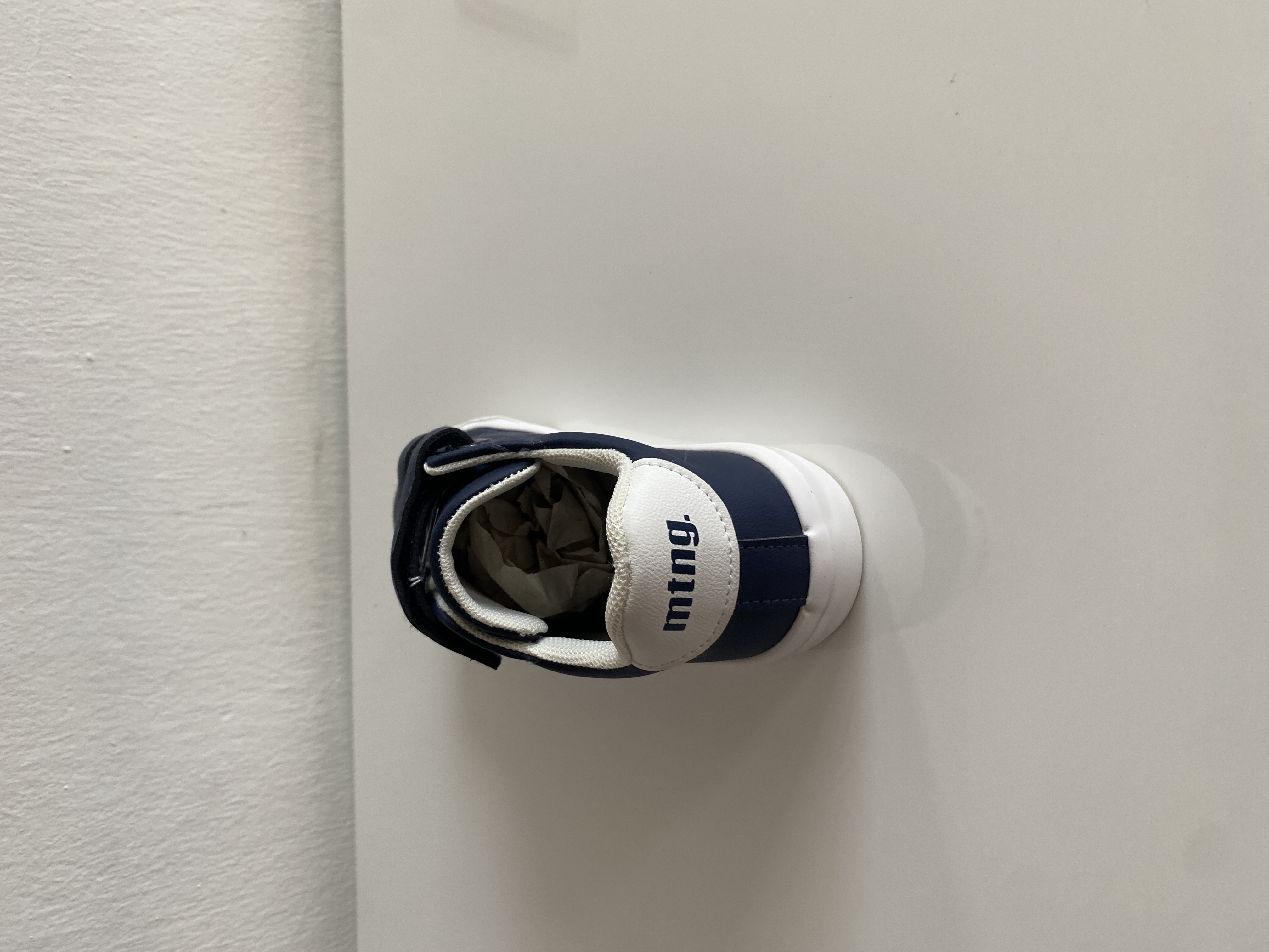 MTNG TENIS AZUL MARINO CON VELCRO