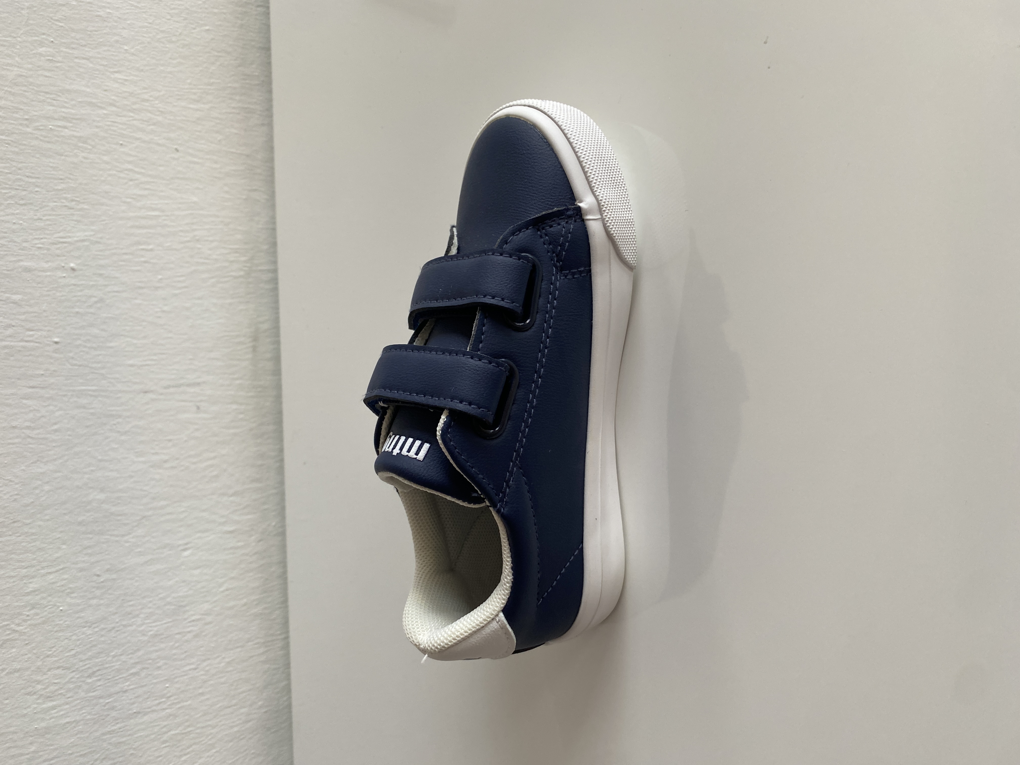 MTNG TENIS AZUL MARINO CON VELCRO