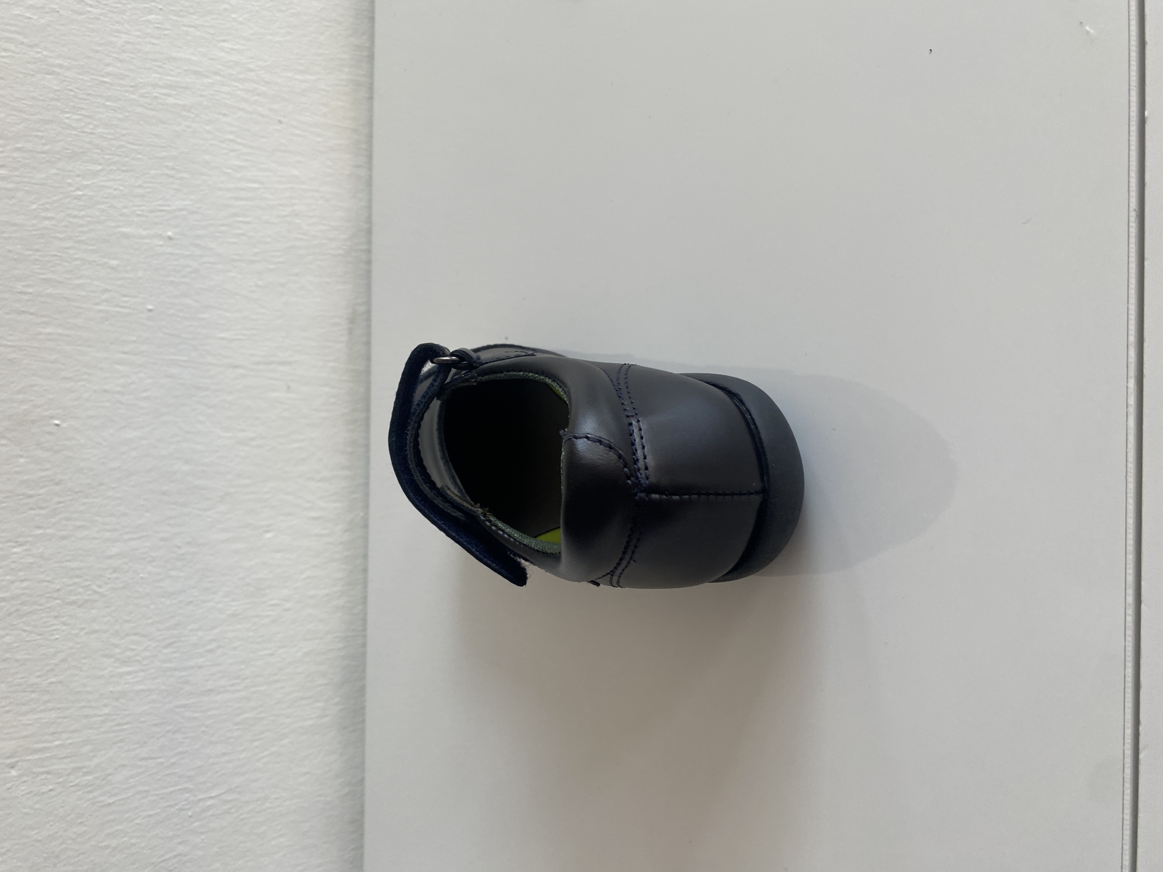 COLEGIAL NIÑA GORILA