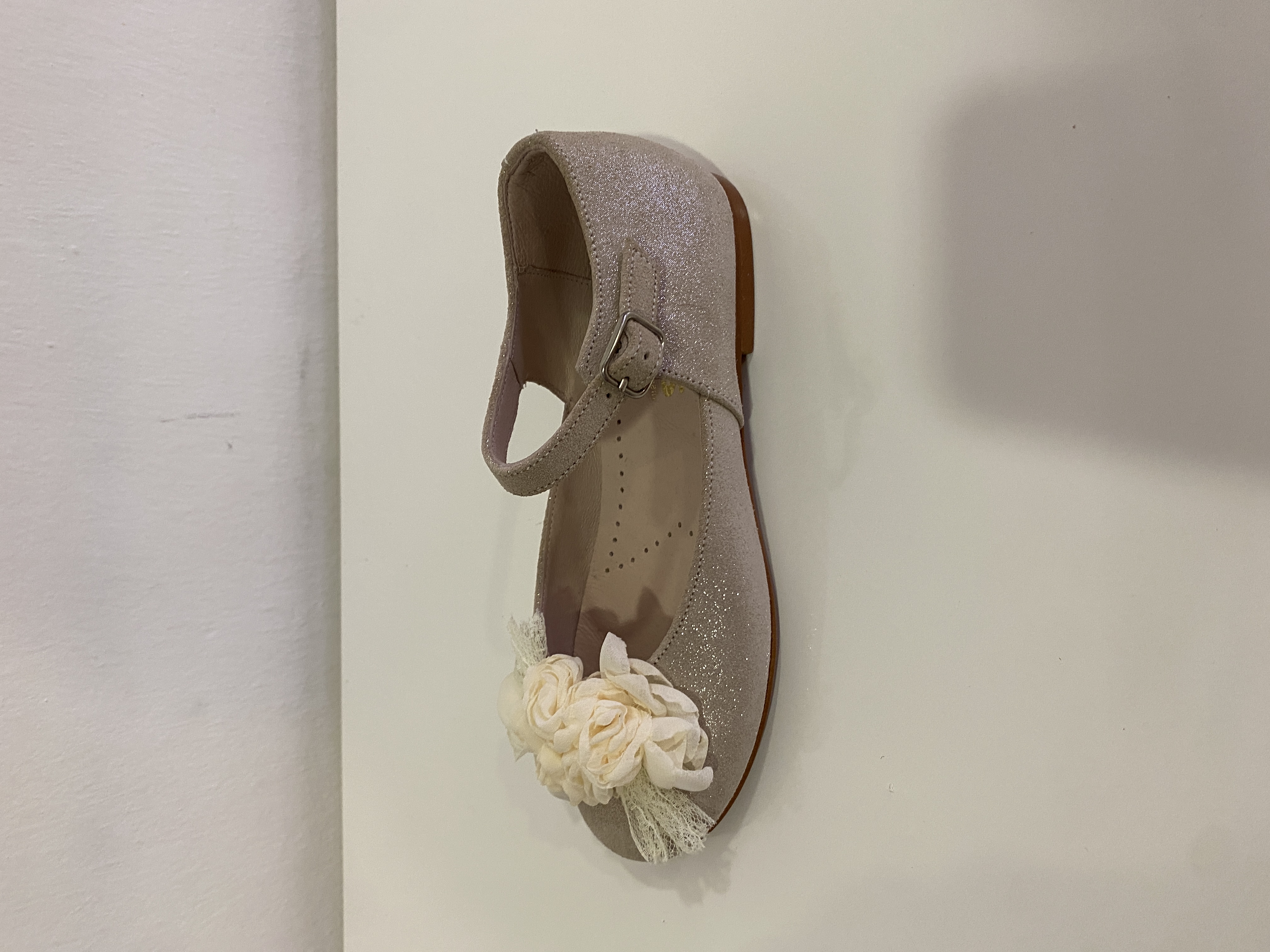 BAILARINAS YOWAS BEIGE BRILLANTES CON FLOR