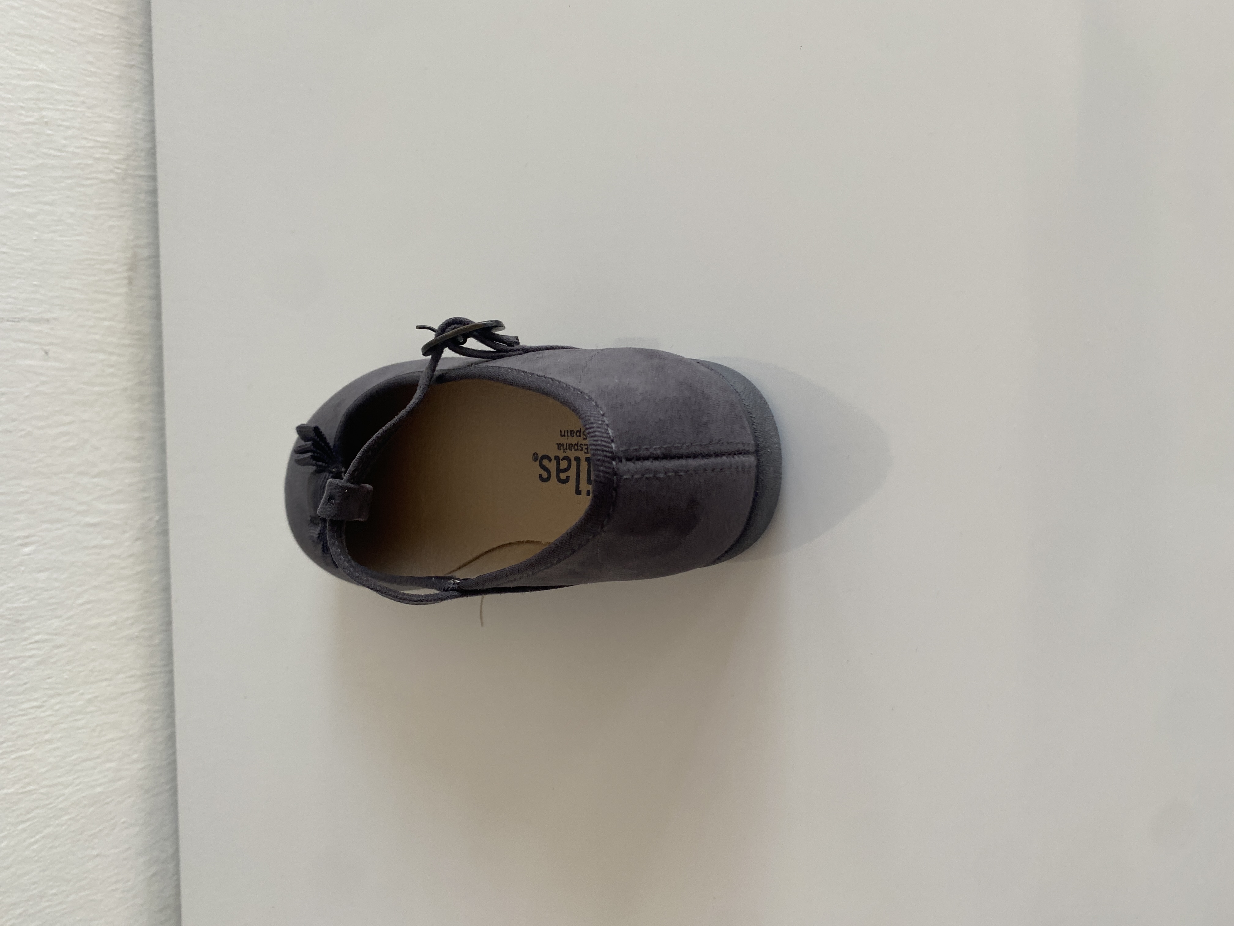 MERCEDITAS DE BATILAS GRIS  CON TIRAS