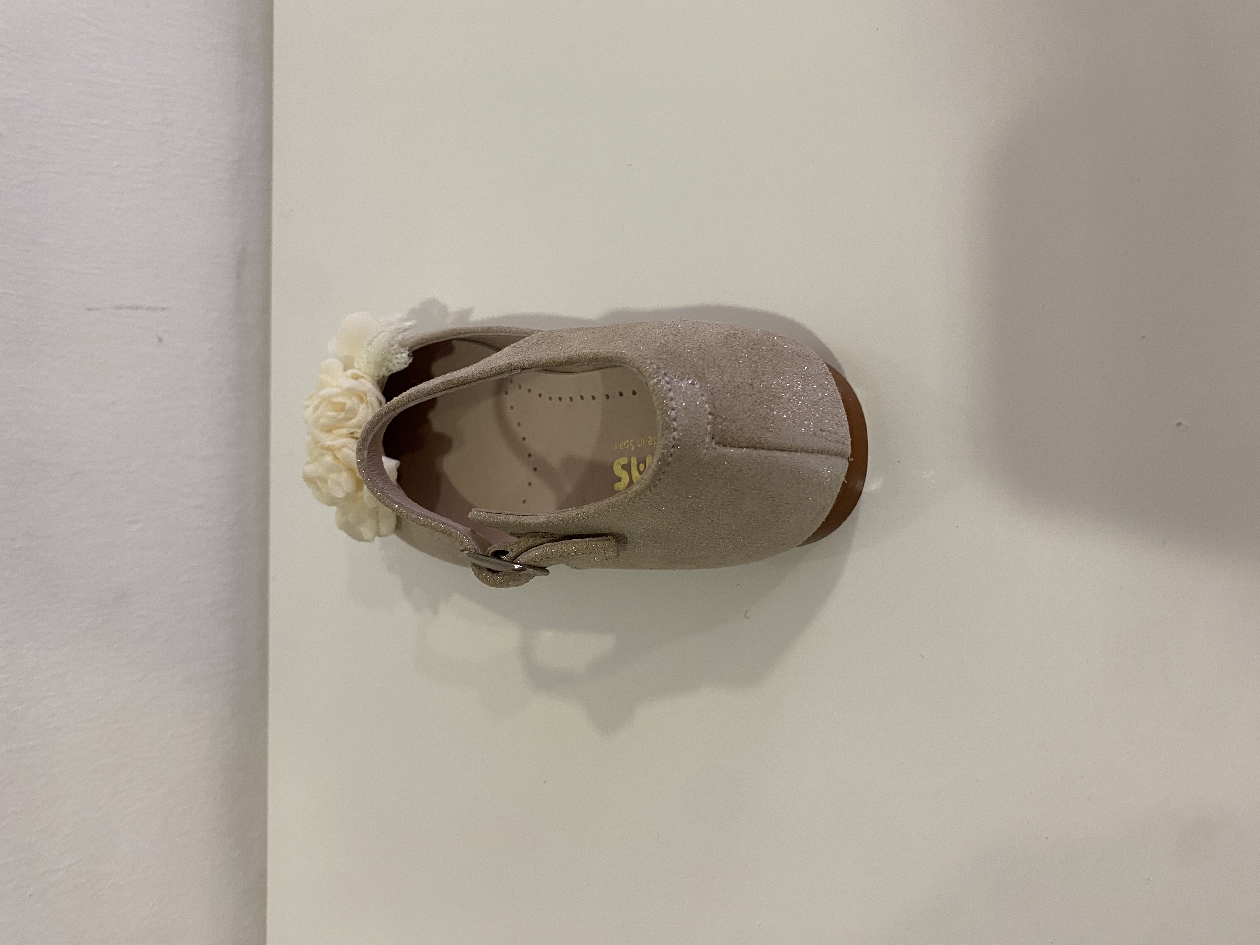 BAILARINAS YOWAS BEIGE BRILLANTES CON FLOR