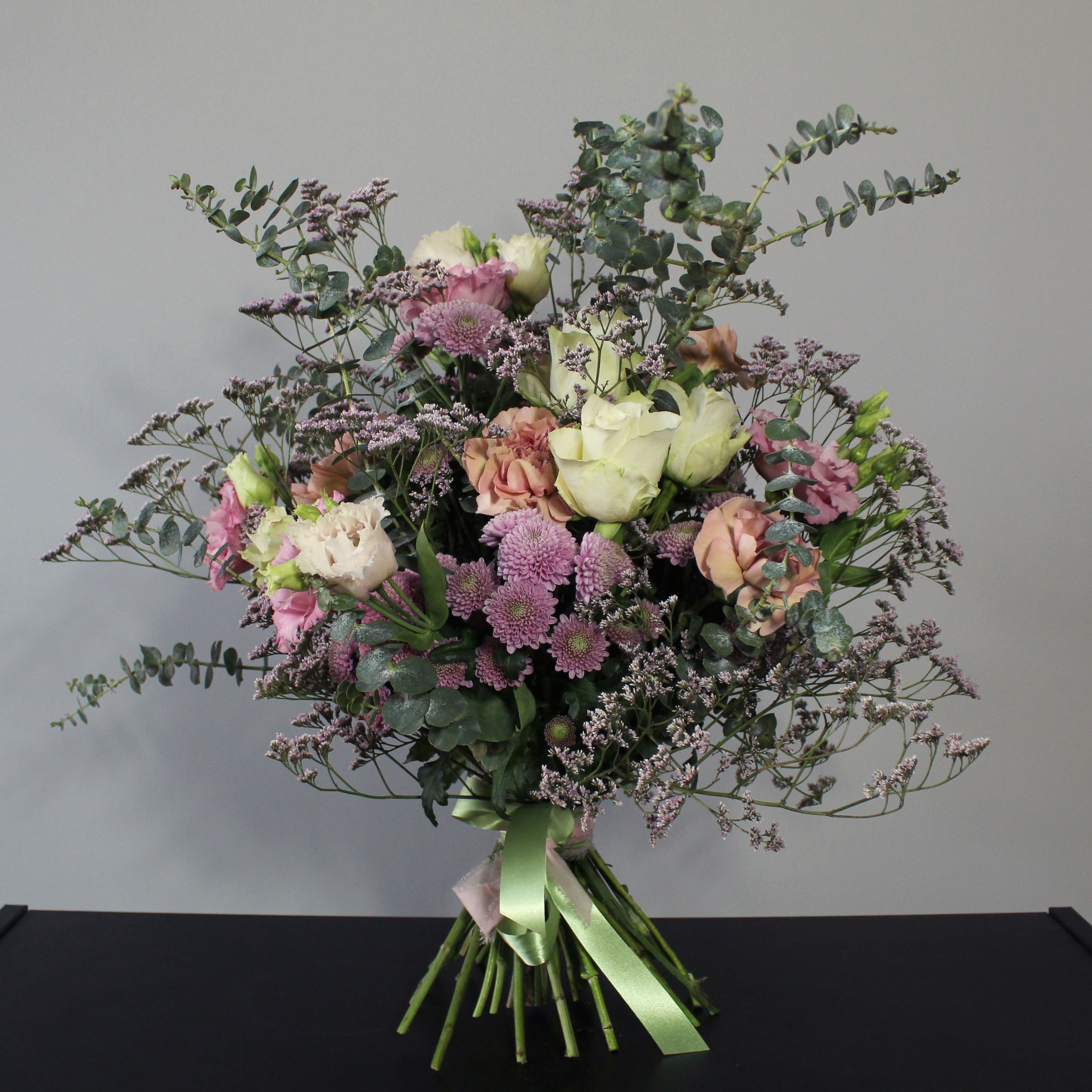 Baltai rožinė paletė