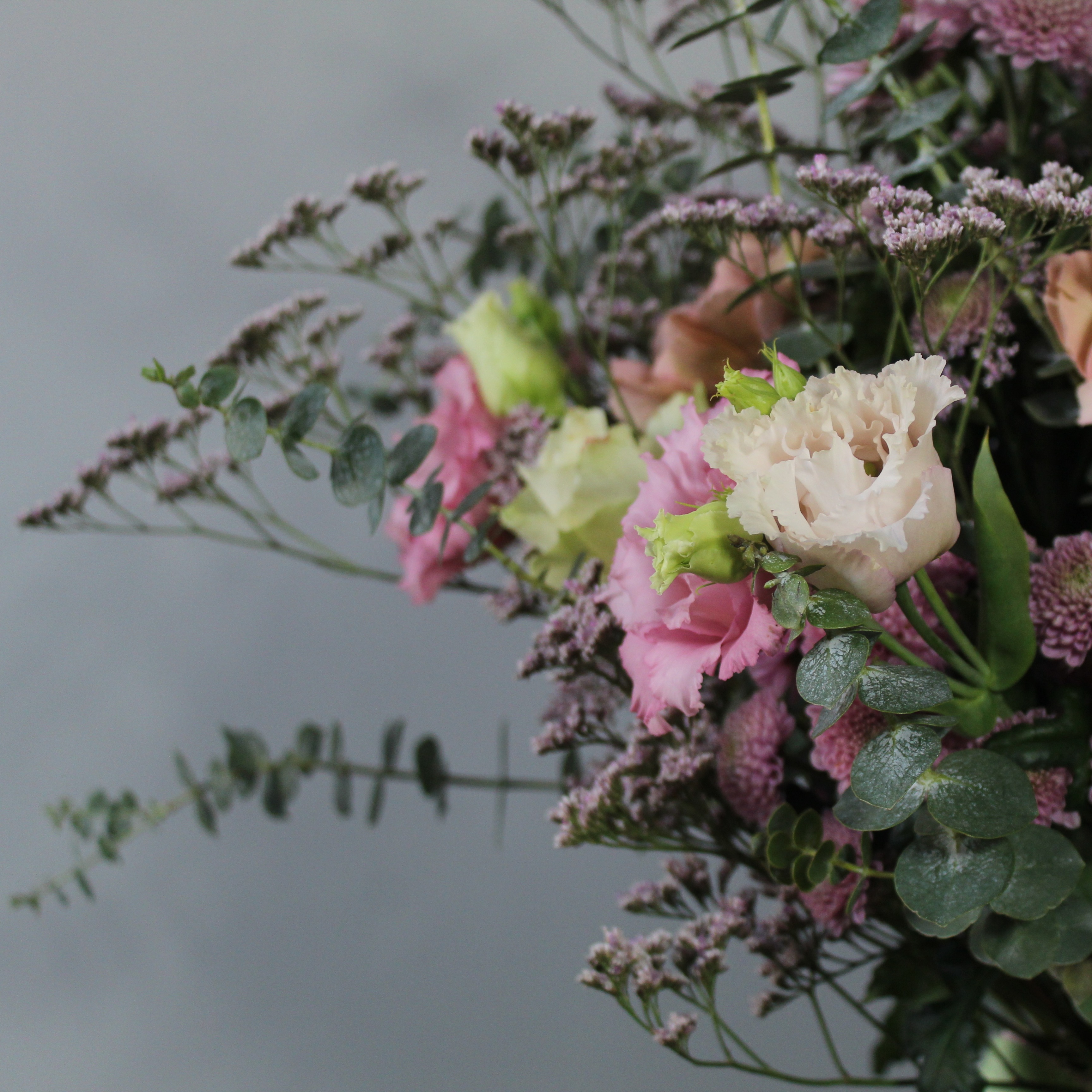 Baltai rožinė paletė