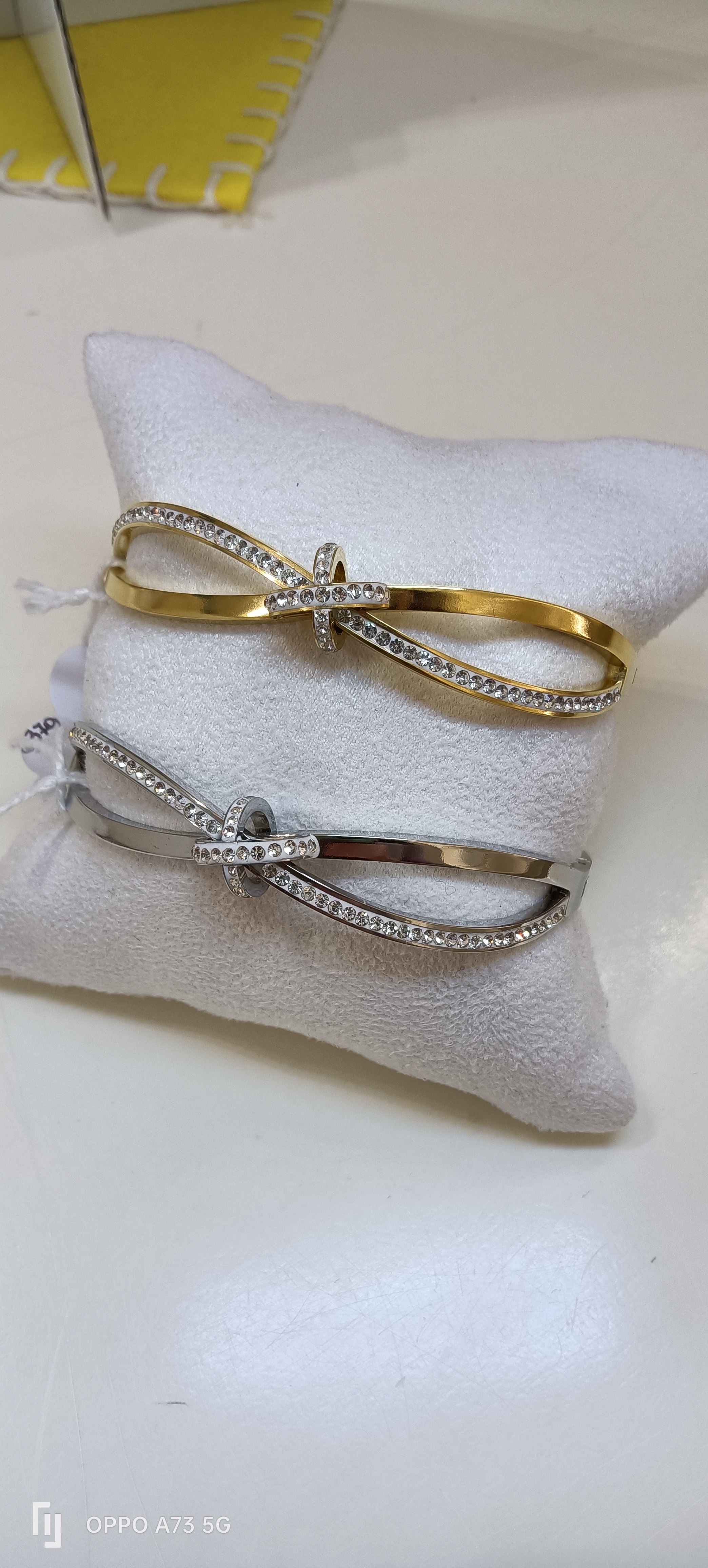 Bracciale rigido nodo