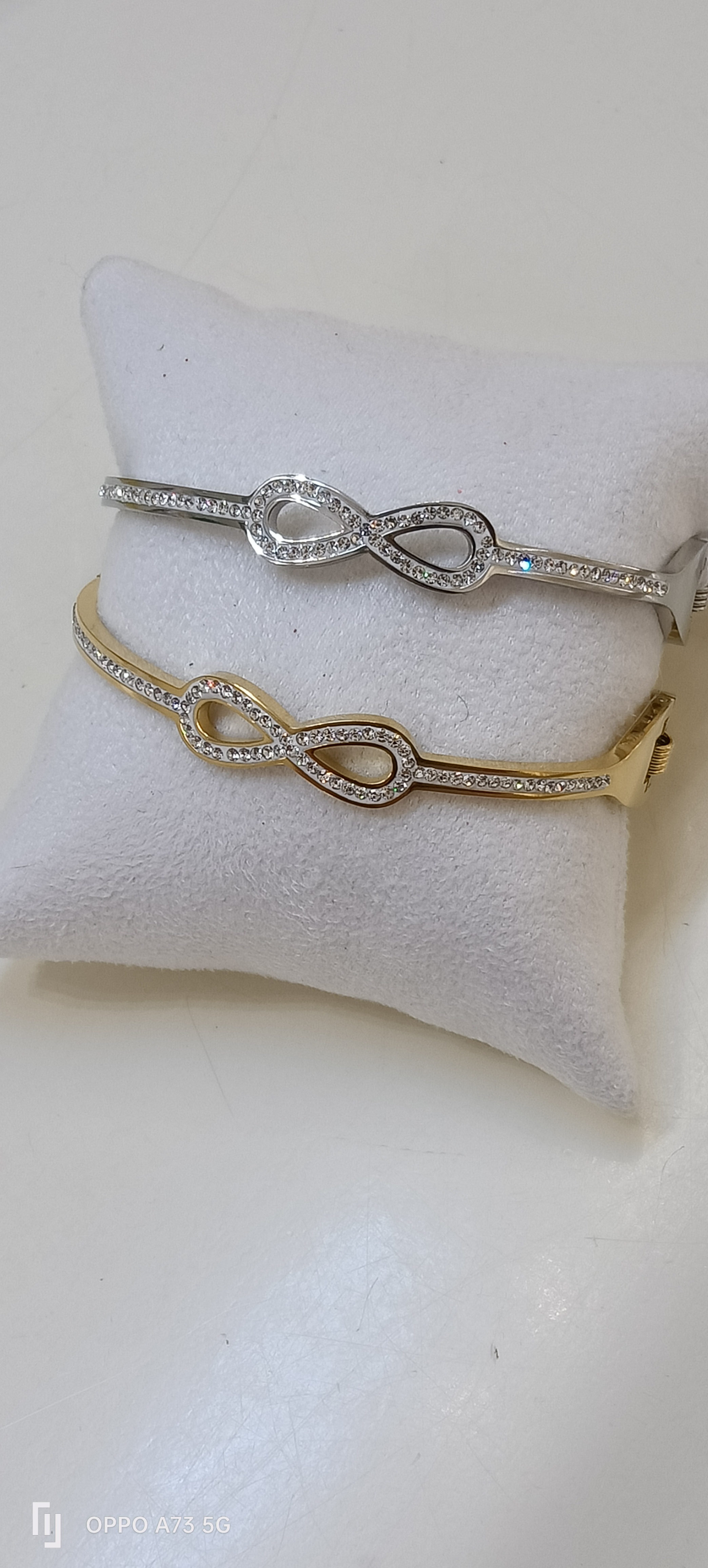Bracciale rigido Infinito