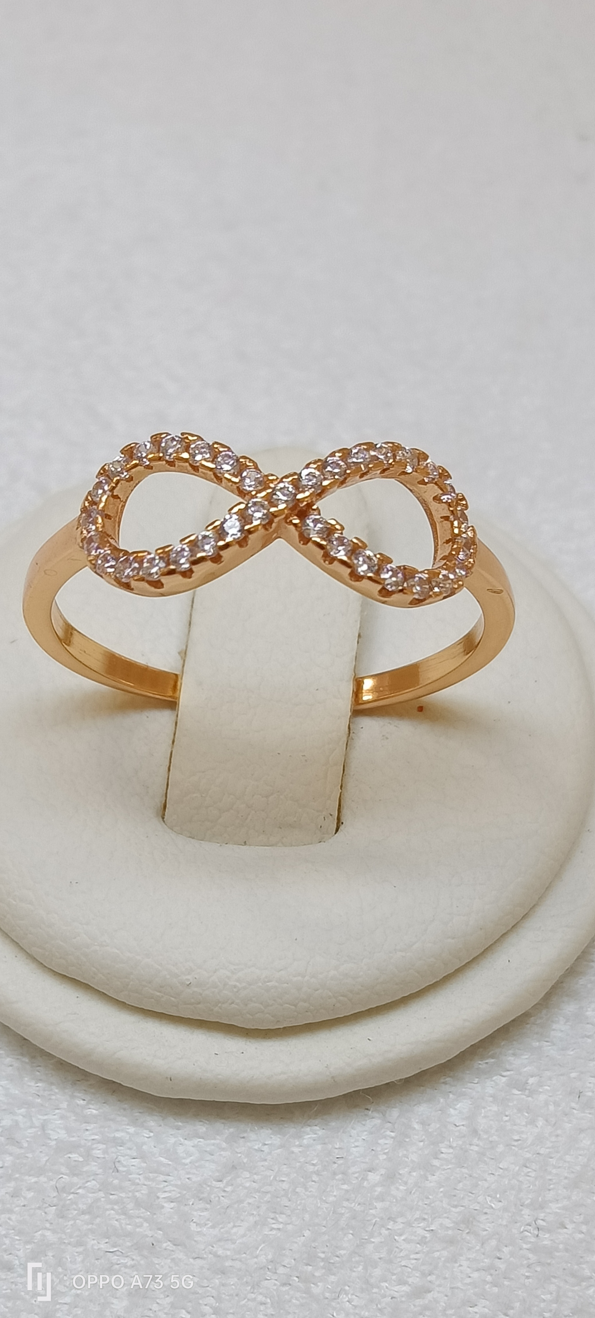 Anello infinito in argento 925 con zirconi 
