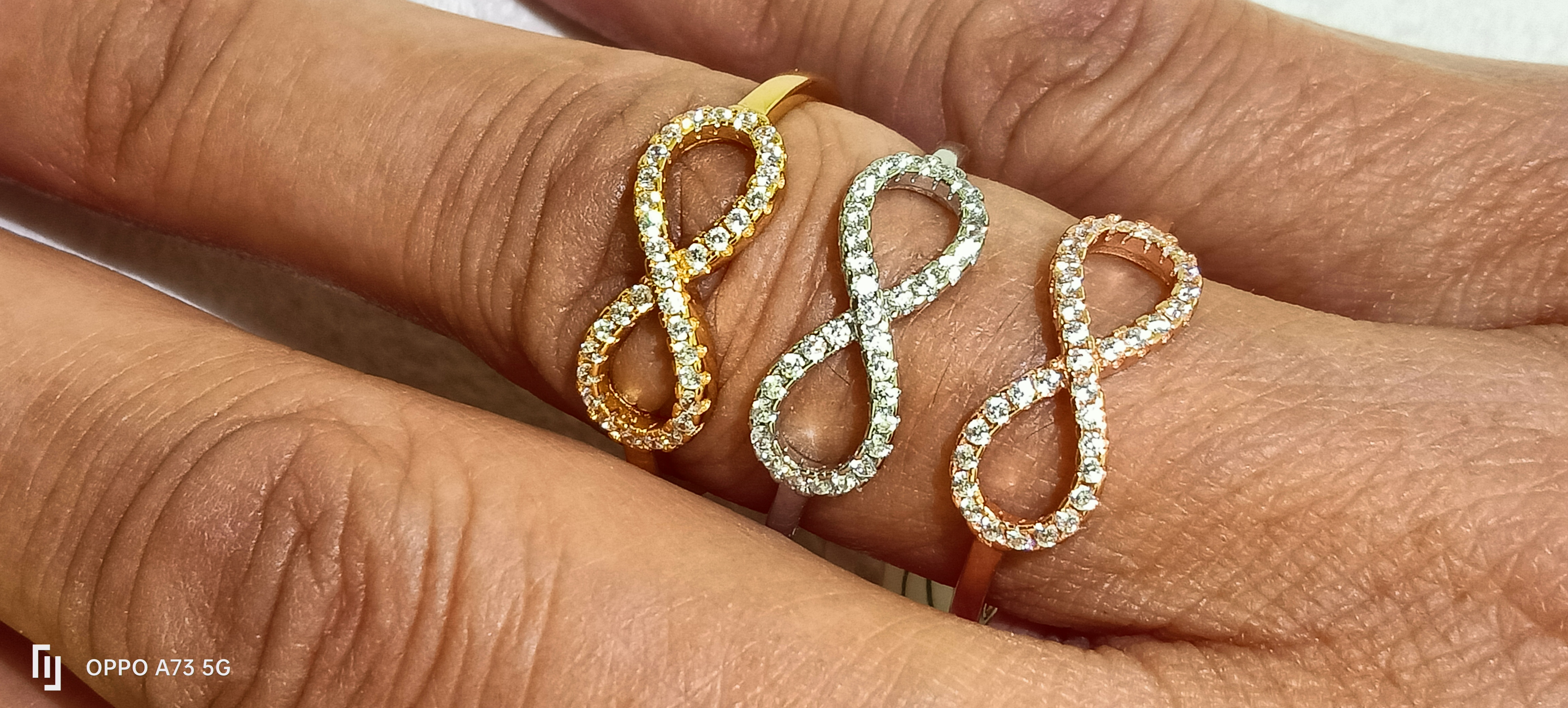 Anello infinito in argento 925 con zirconi 