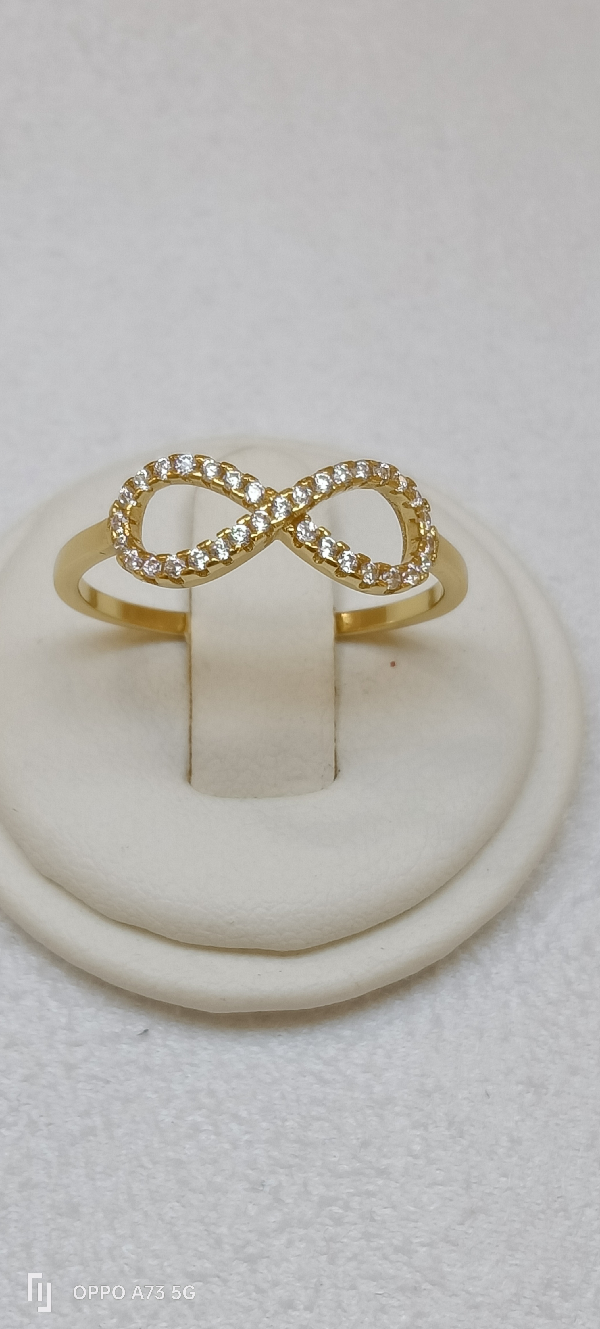 Anello infinito in argento 925 con zirconi 