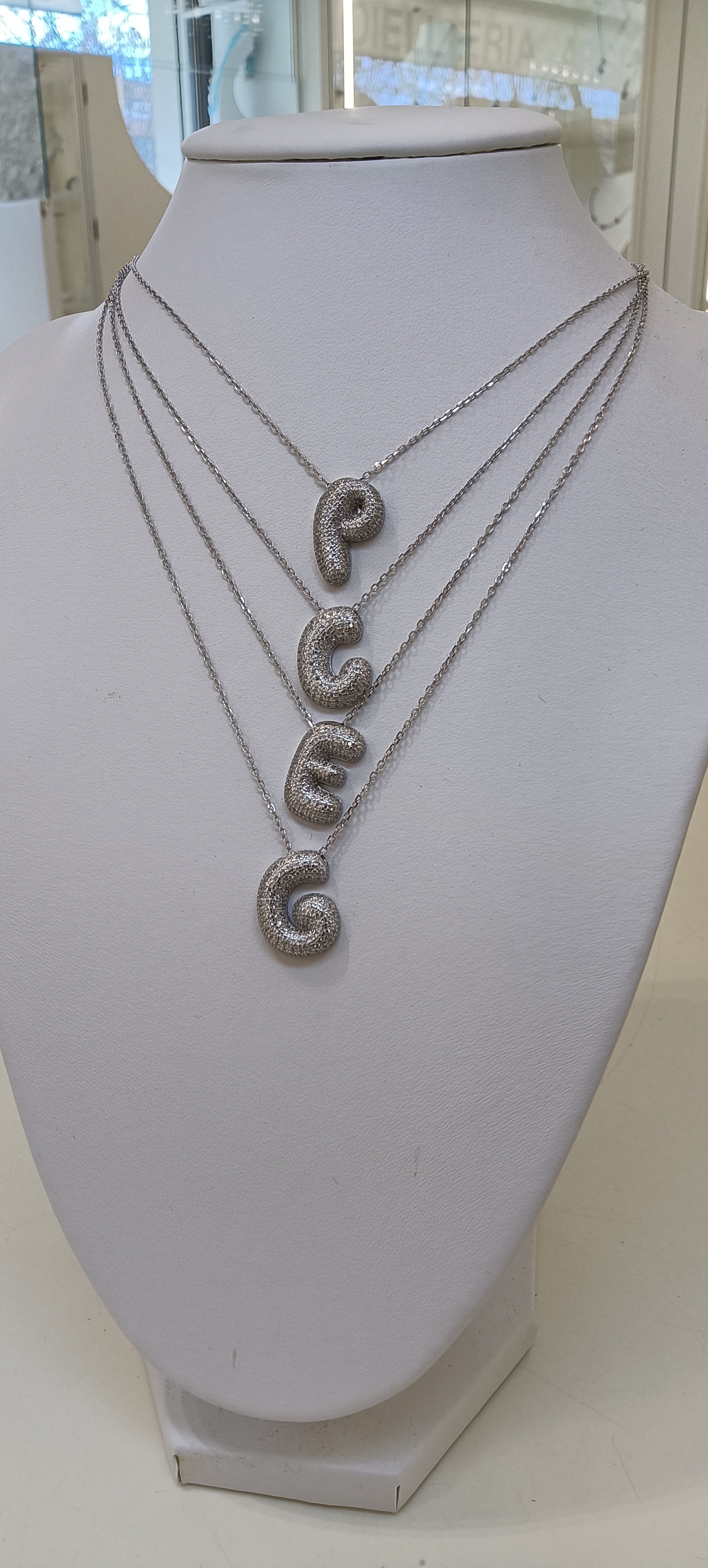 Collier iniziale pavè