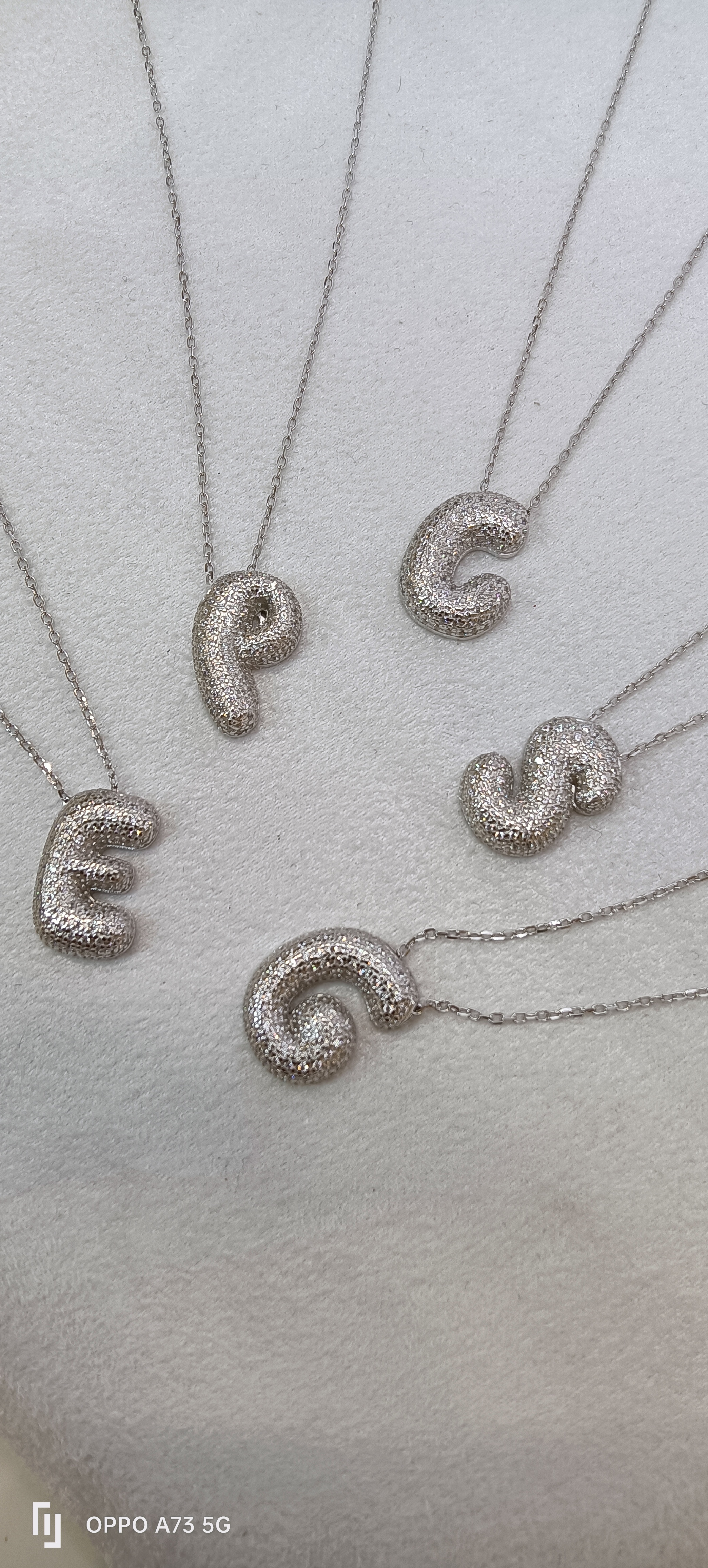 Collier iniziale pavè