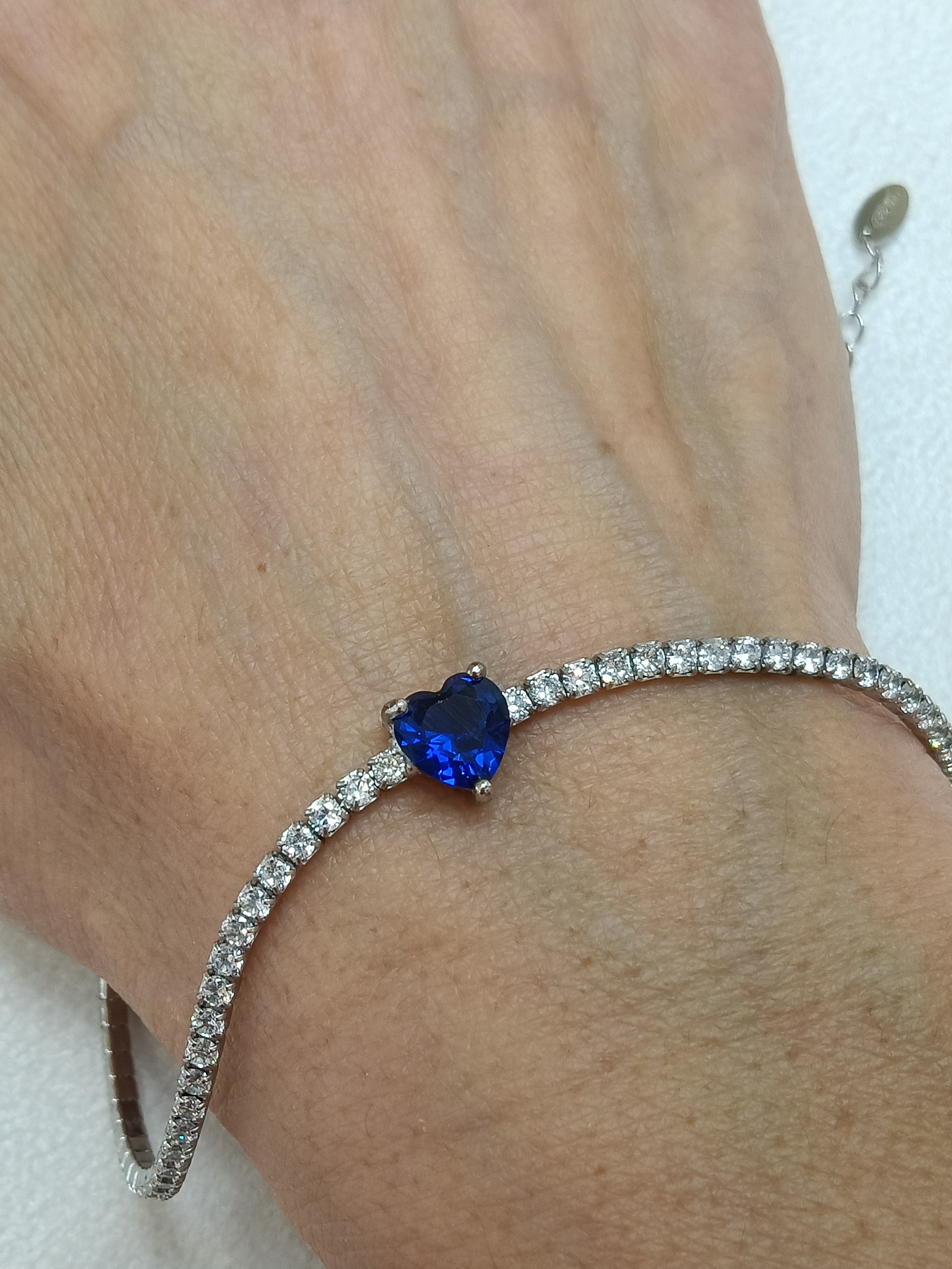 Bracciale tennis con cuore centrale 