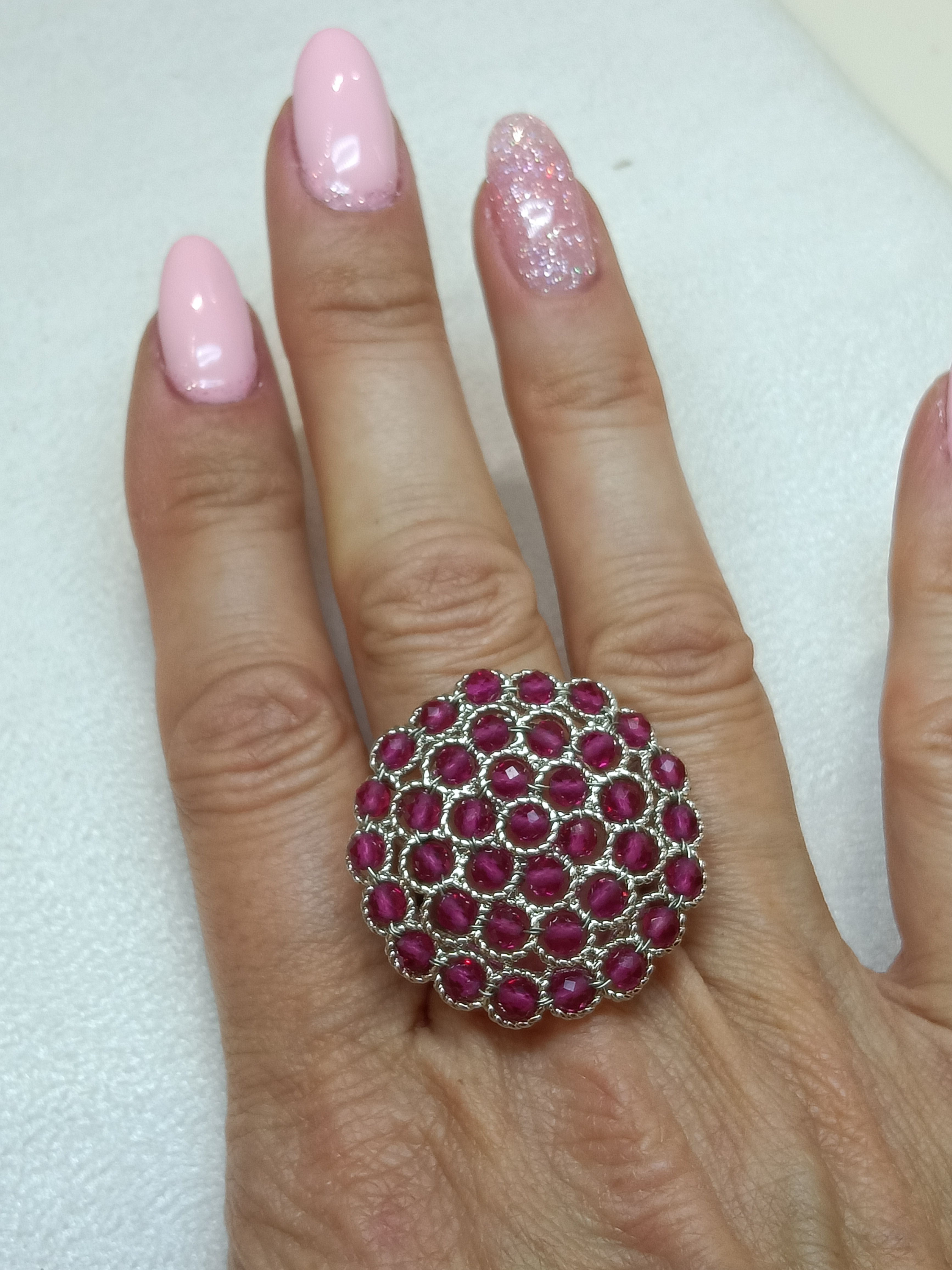 Anello argentato con pietre