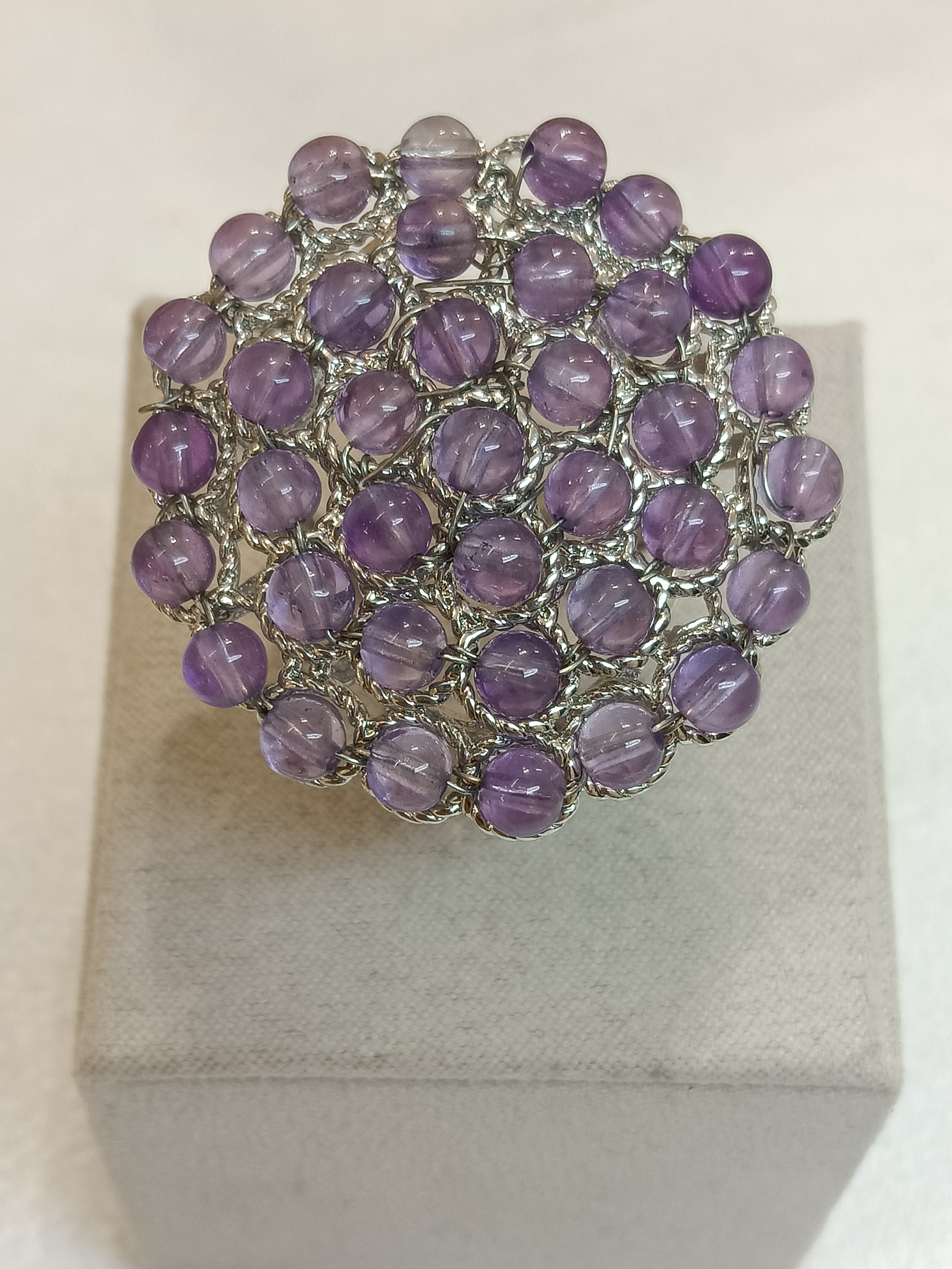 Anello argentato con pietre